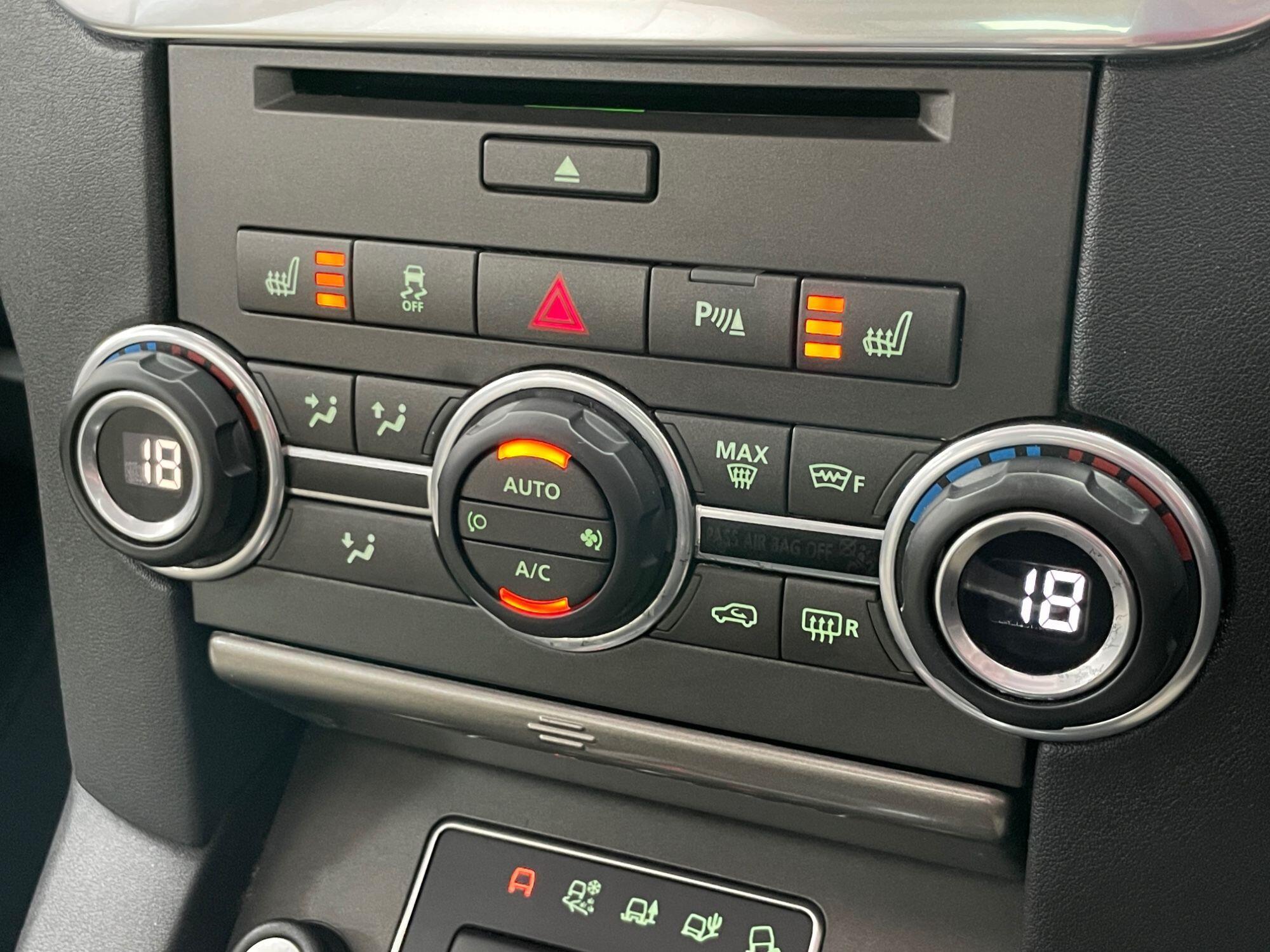 Land Rover DISCOVERY 4 - Image 54