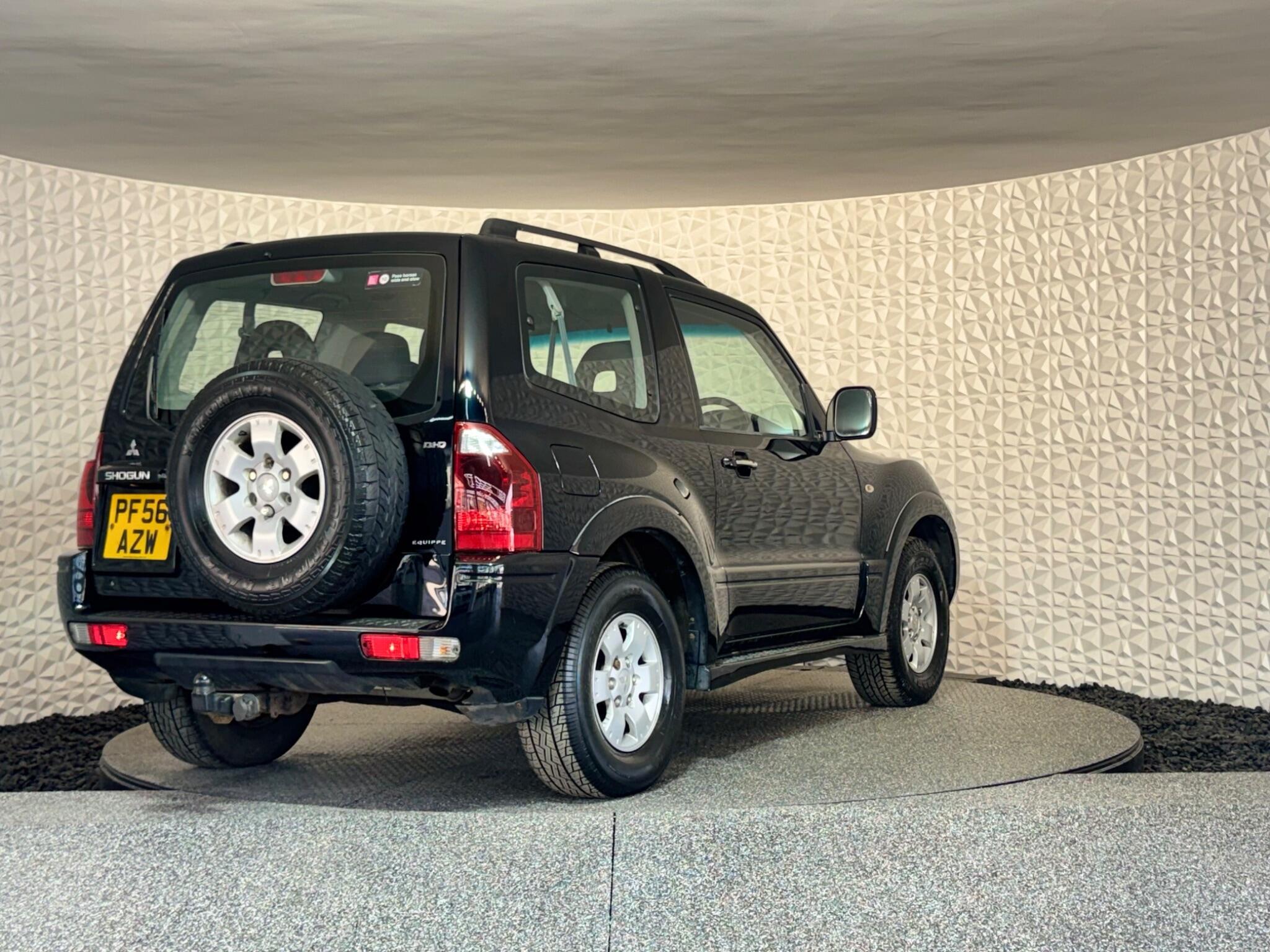 Mitsubishi Shogun - Image 12