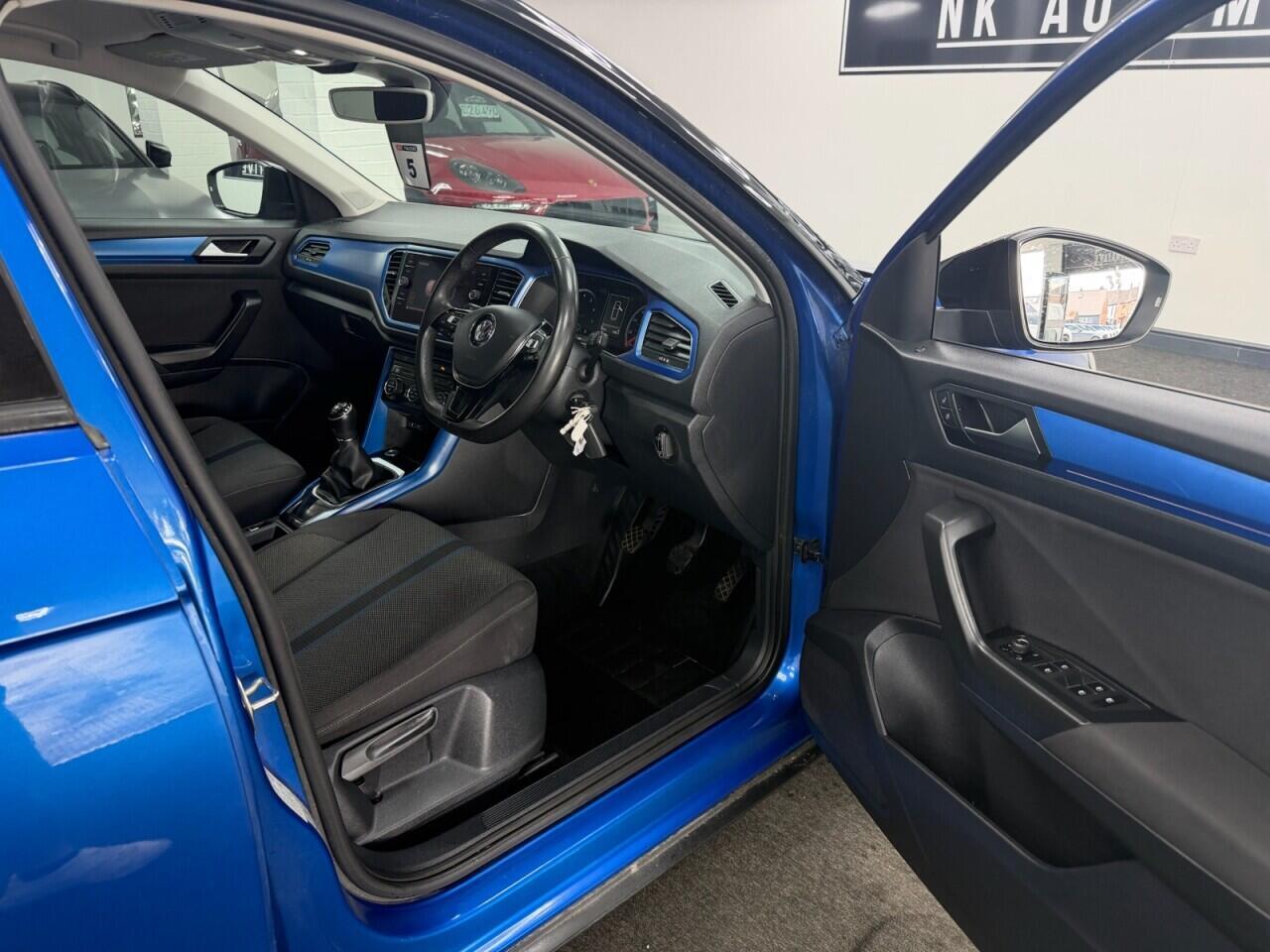 Volkswagen T-Roc - Image 13