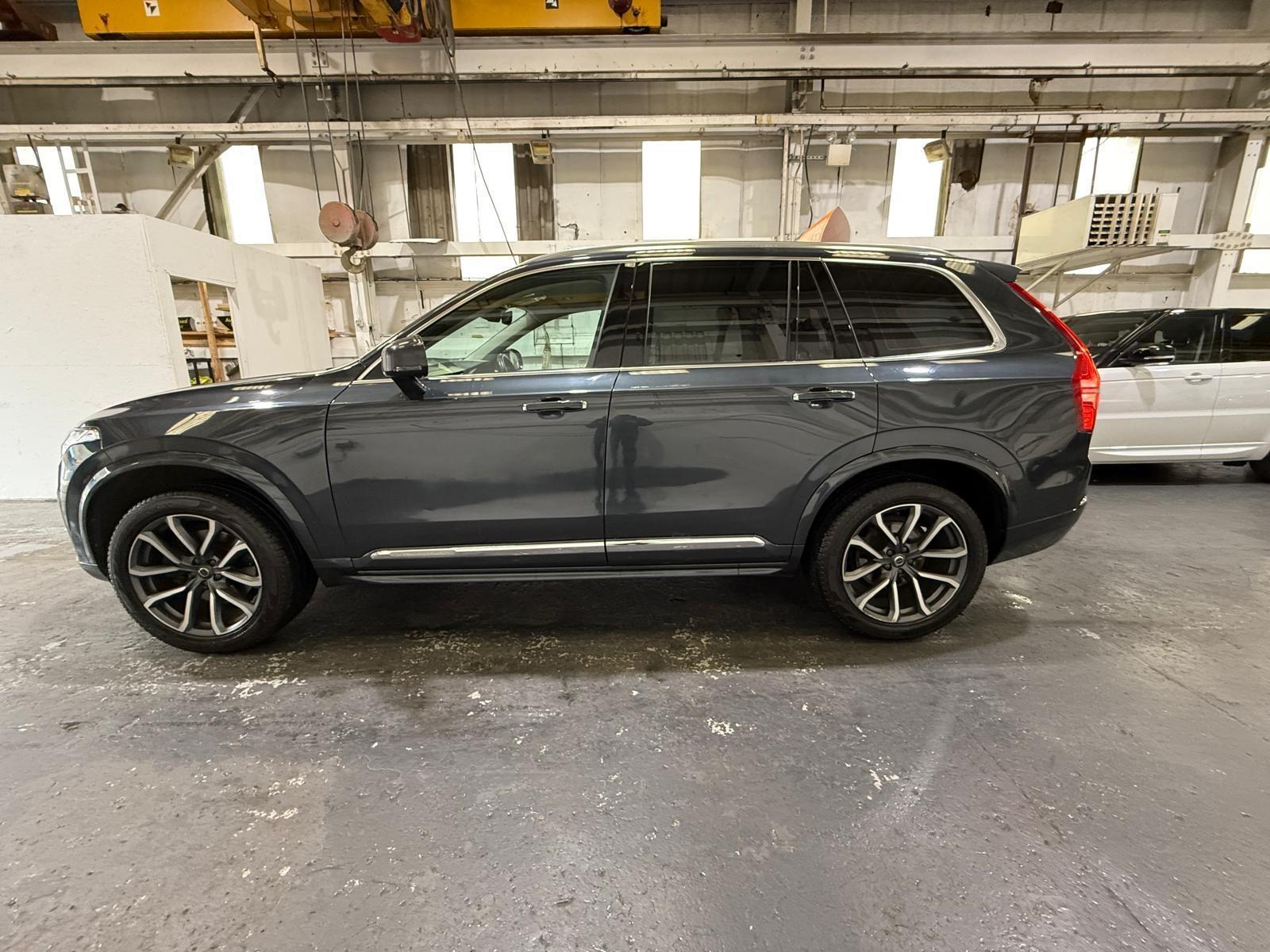 Volvo XC90 - Image 17