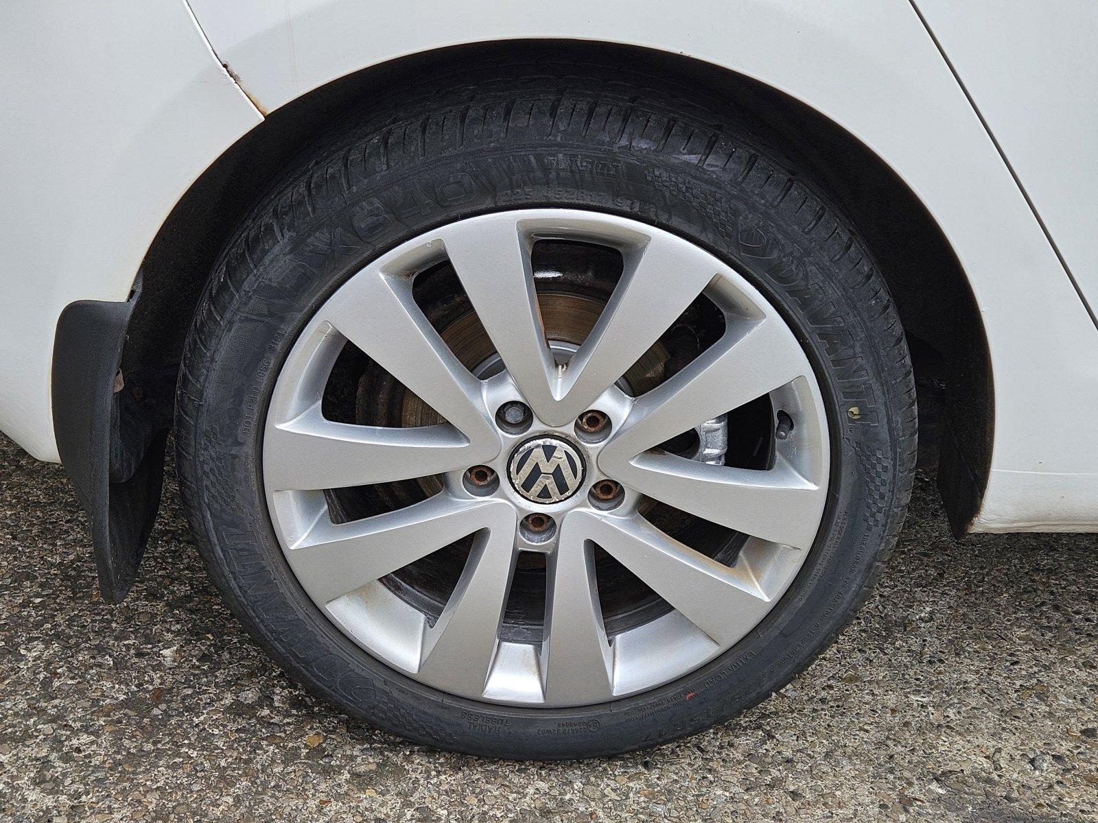 Volkswagen Golf - Image 13