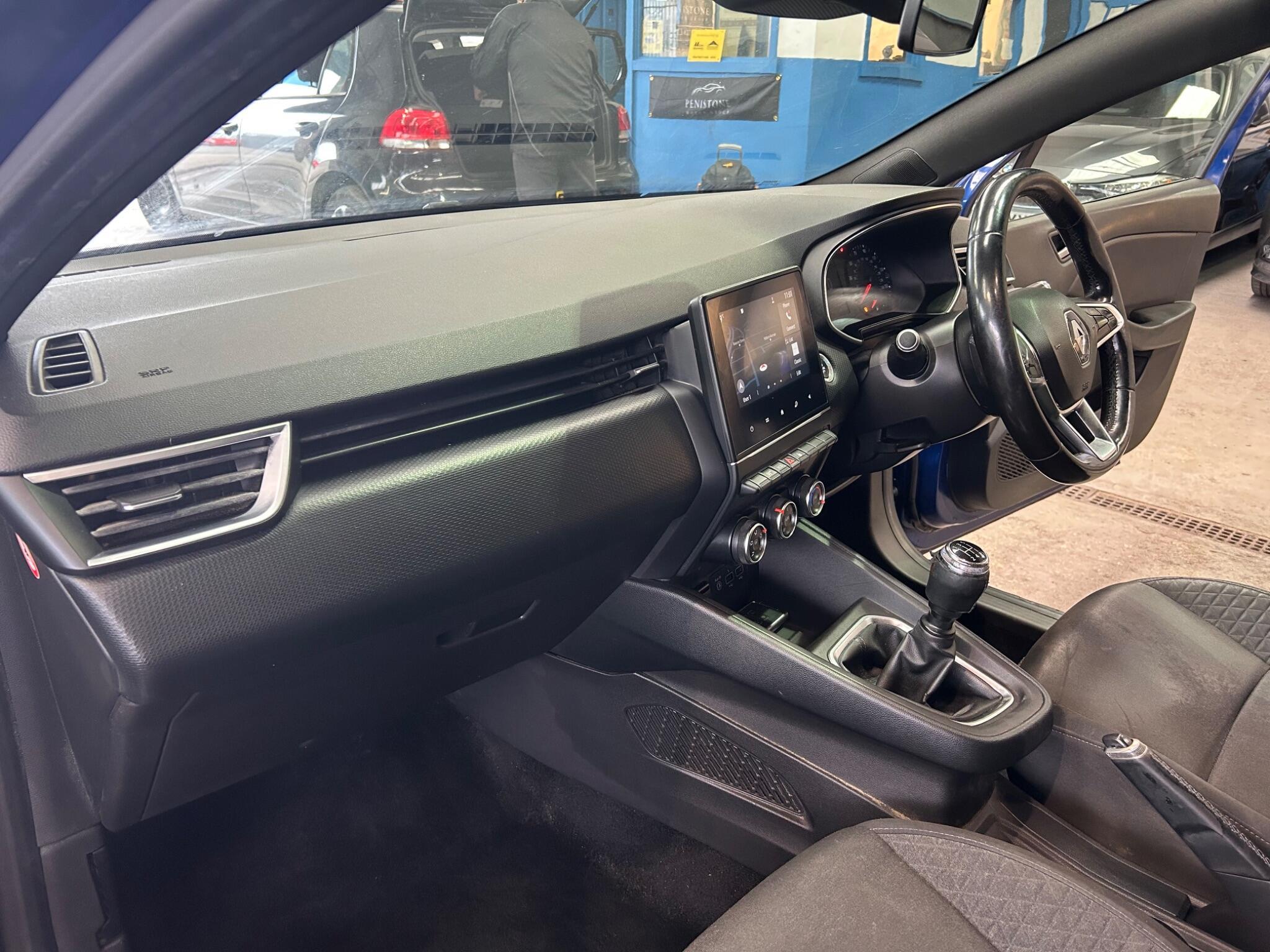 Renault Clio - Image 12