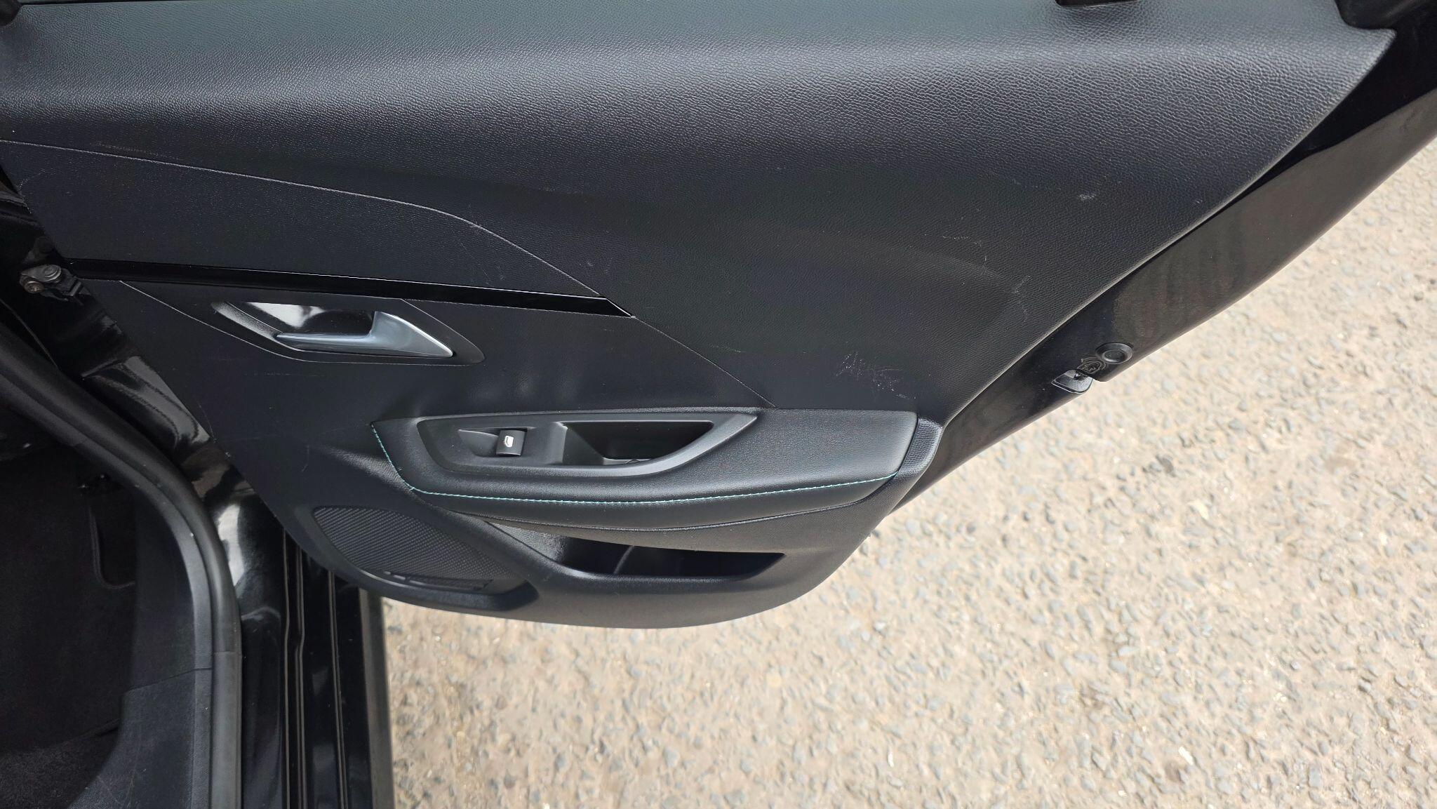 Peugeot 208 - Image 29