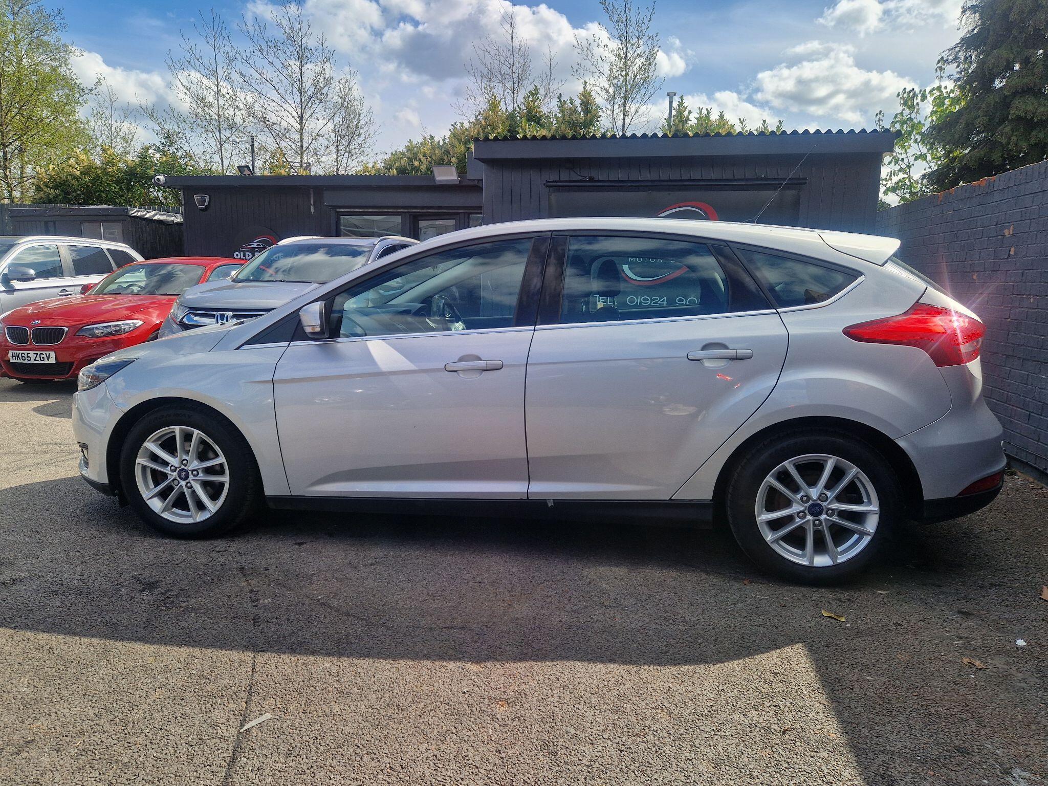 Ford Focus - Image 6