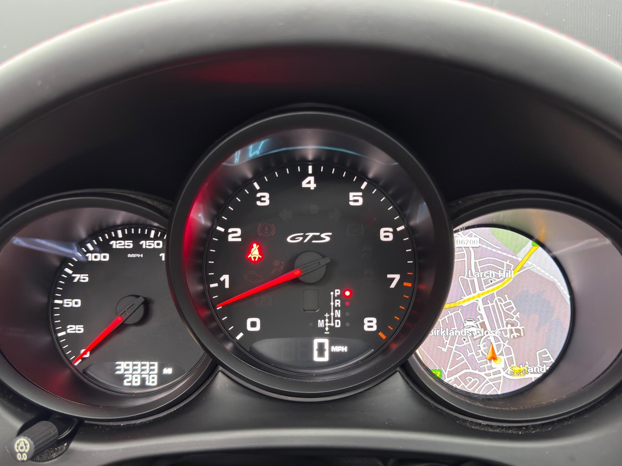 Porsche Macan - Image 23