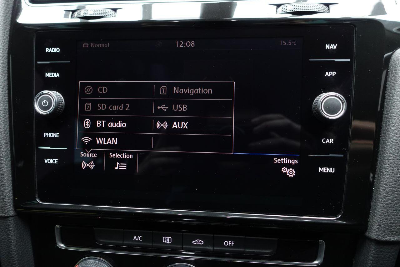 Volkswagen Golf - Image 26