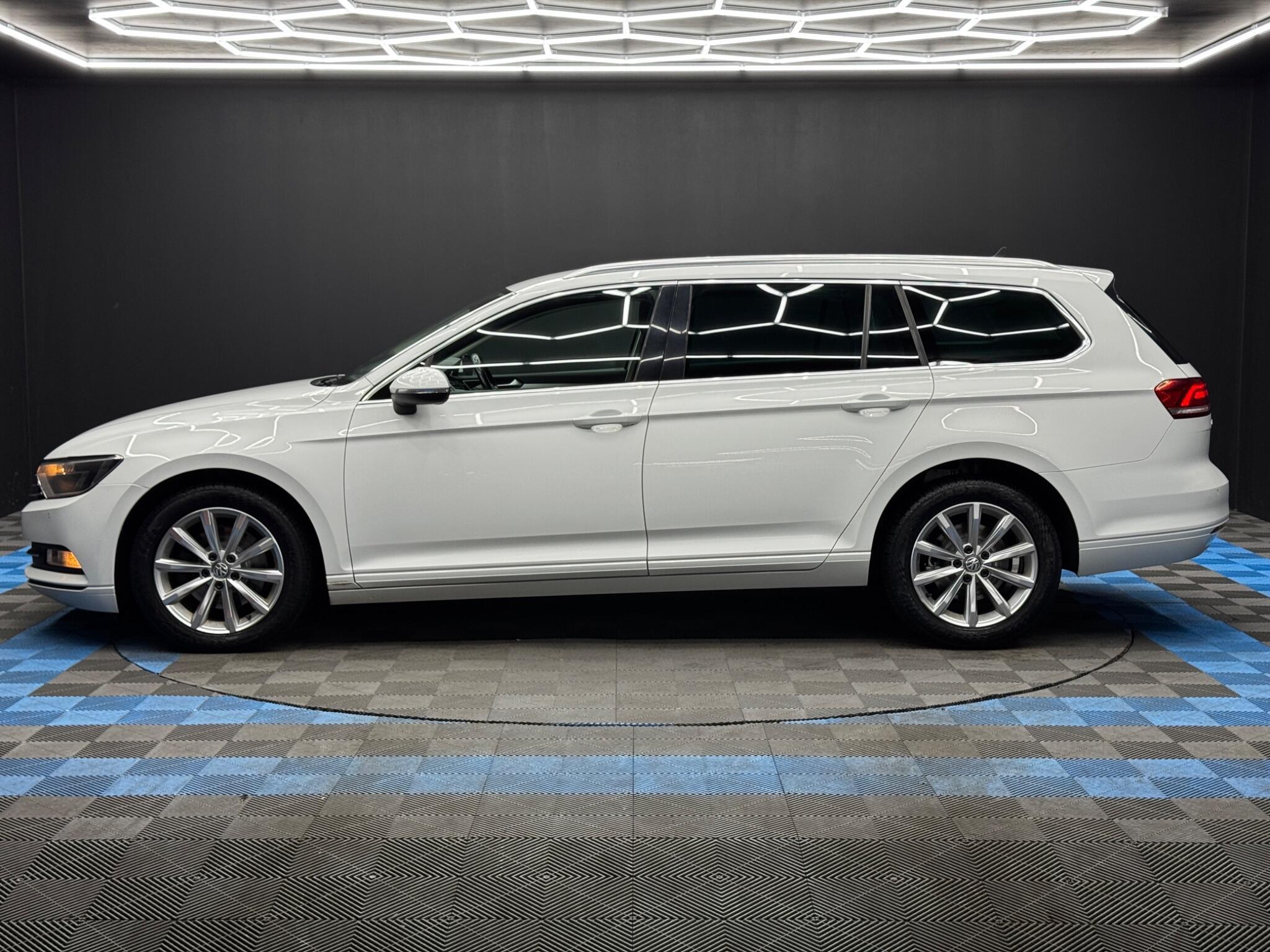 Volkswagen Passat - Image 8