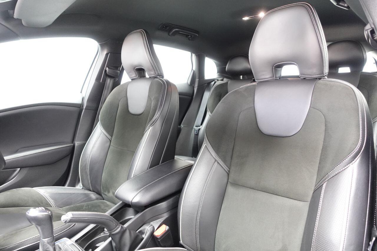 Volvo V40 - Image 17