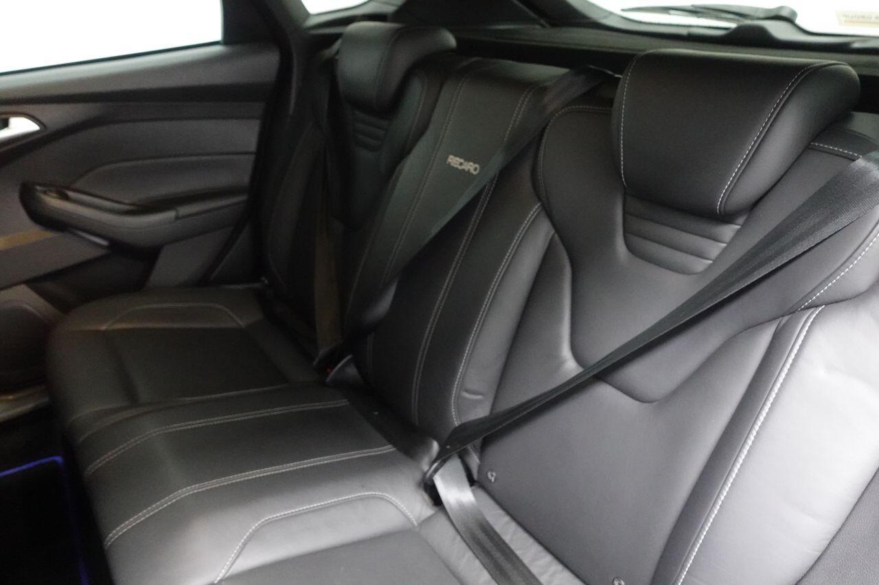Ford Focus - Image 18