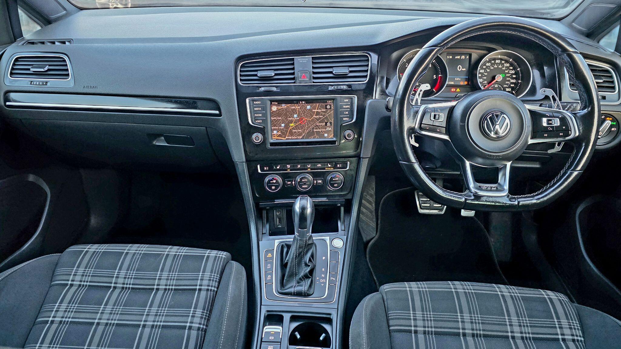 Volkswagen Golf - Image 23