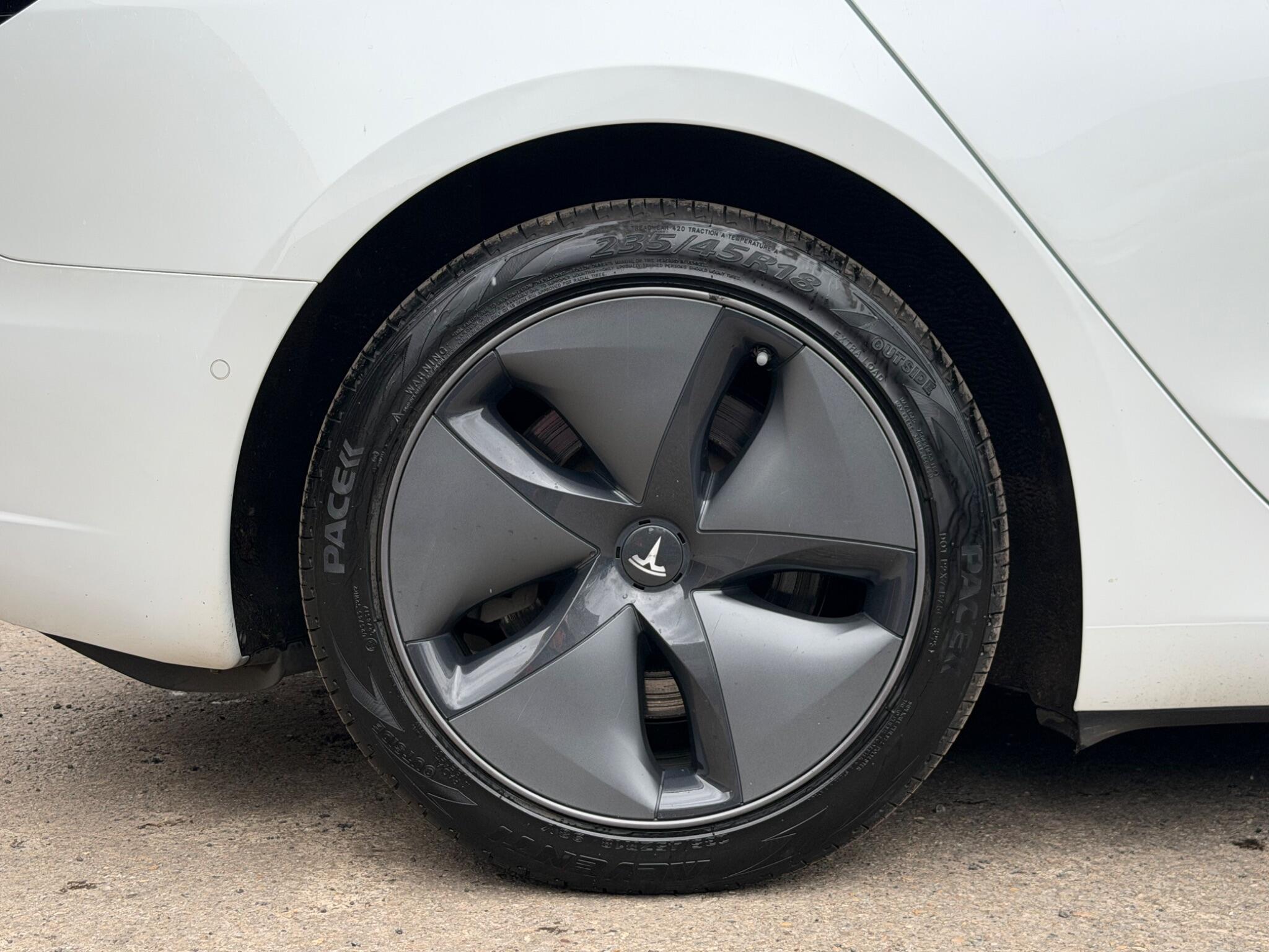 Tesla Model 3 - Image 9