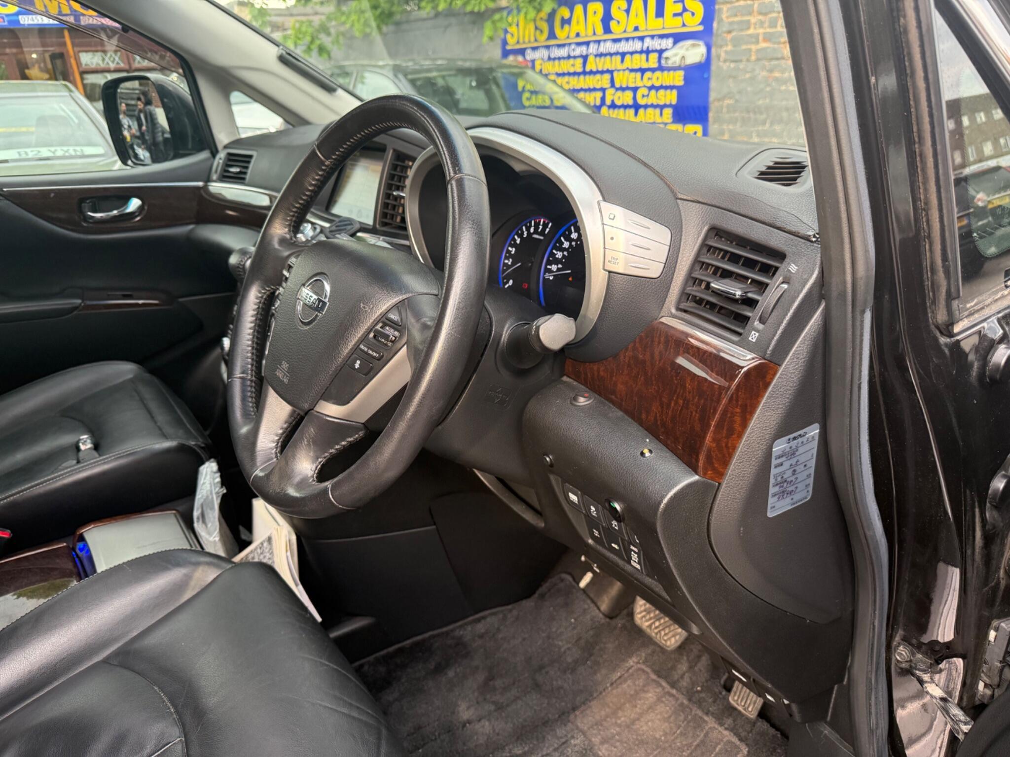 Nissan Elgrand - Image 22