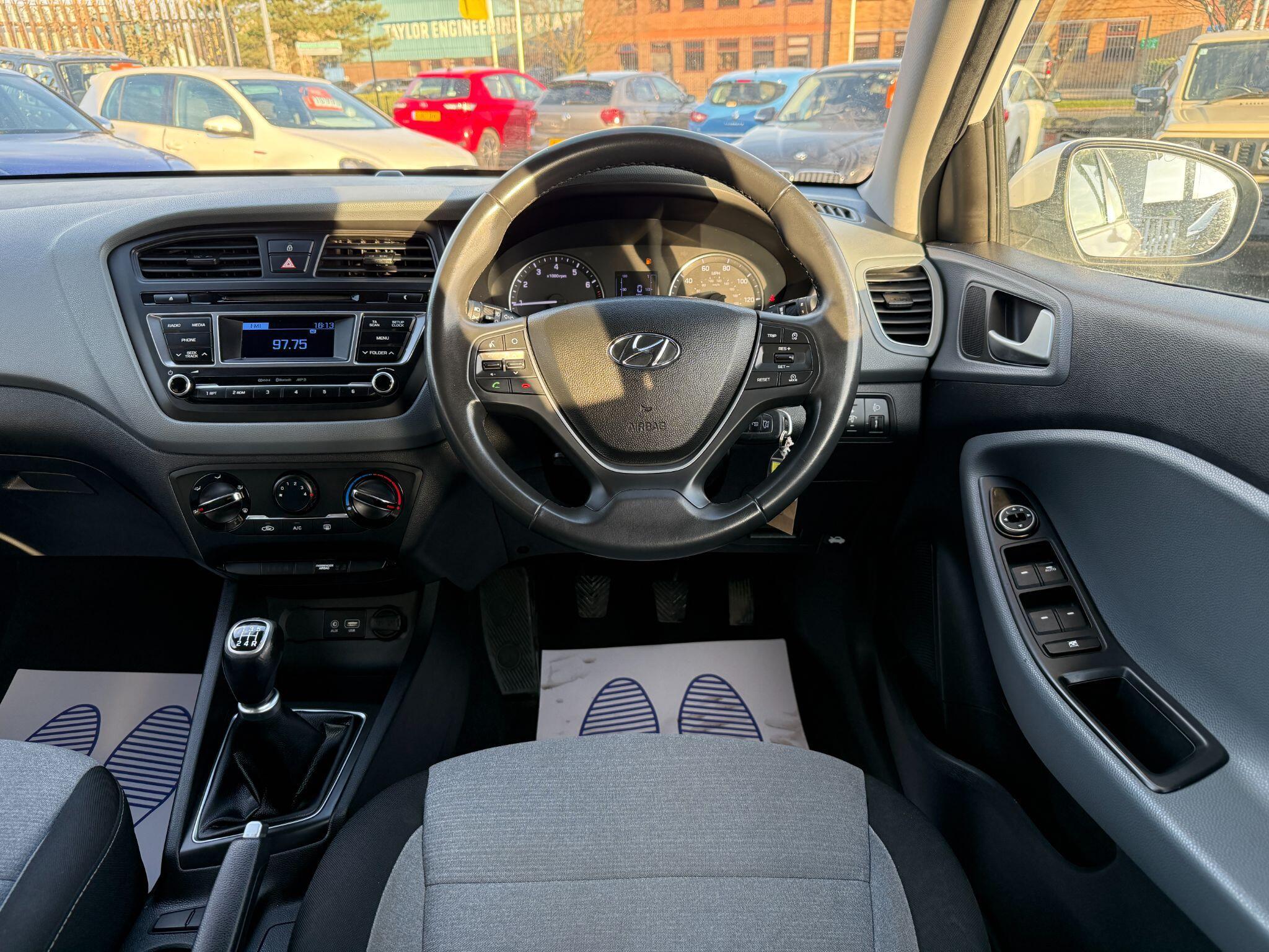 Hyundai i20 - Image 43