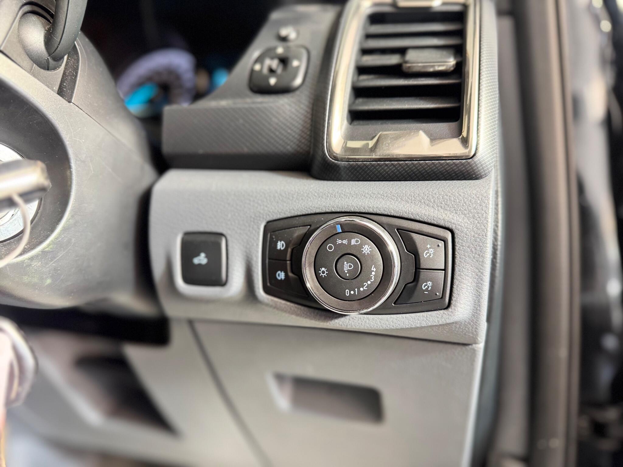 Ford Ranger - Image 28