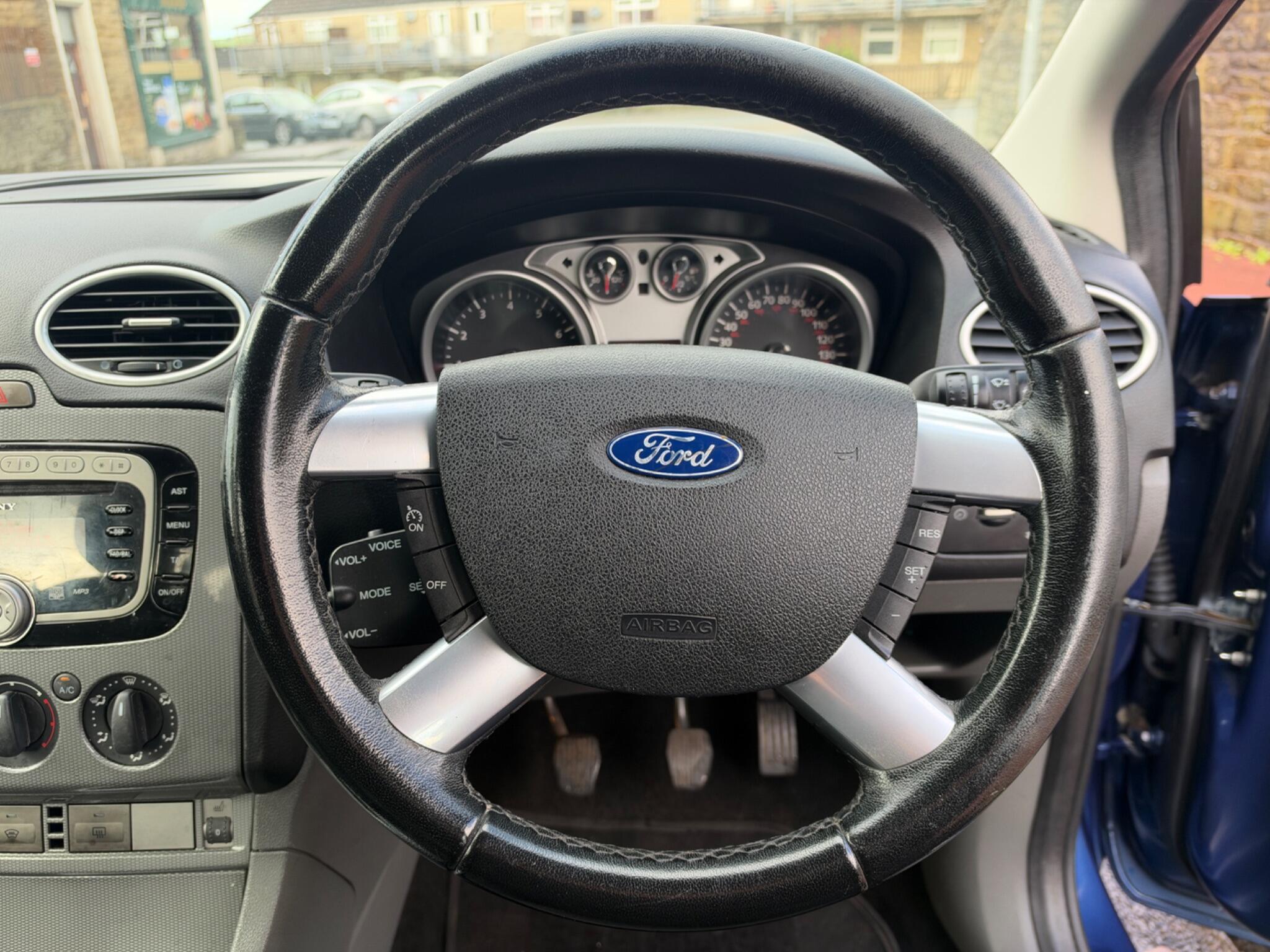 Ford Focus - Image 12