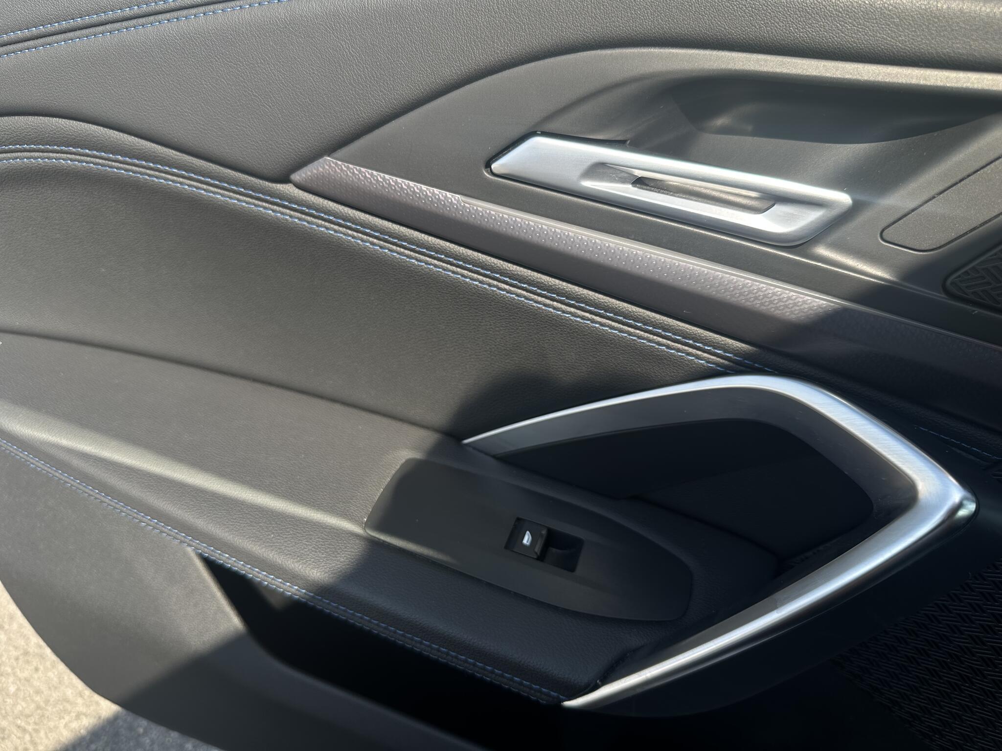 BMW iX1 - Image 8