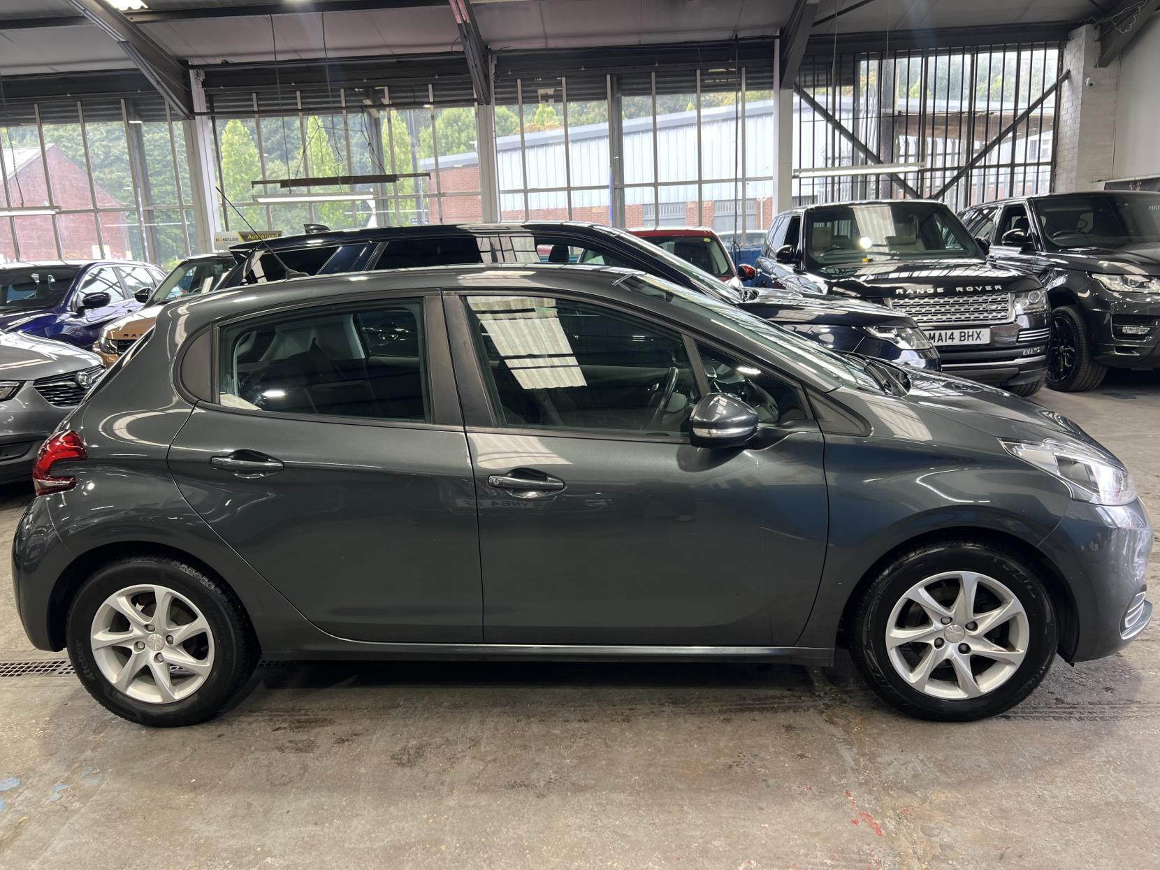 Peugeot 208 - Image 7