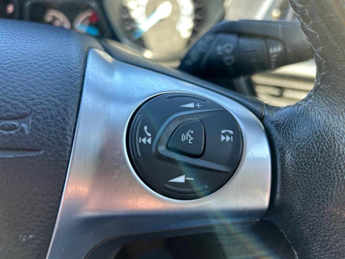 Ford Kuga - Image 38