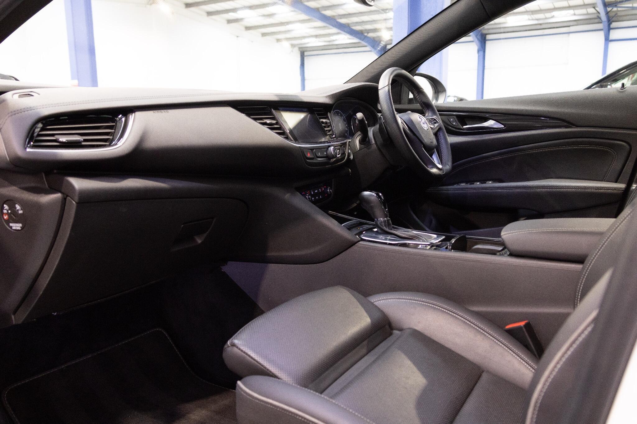 Vauxhall Insignia - Image 9