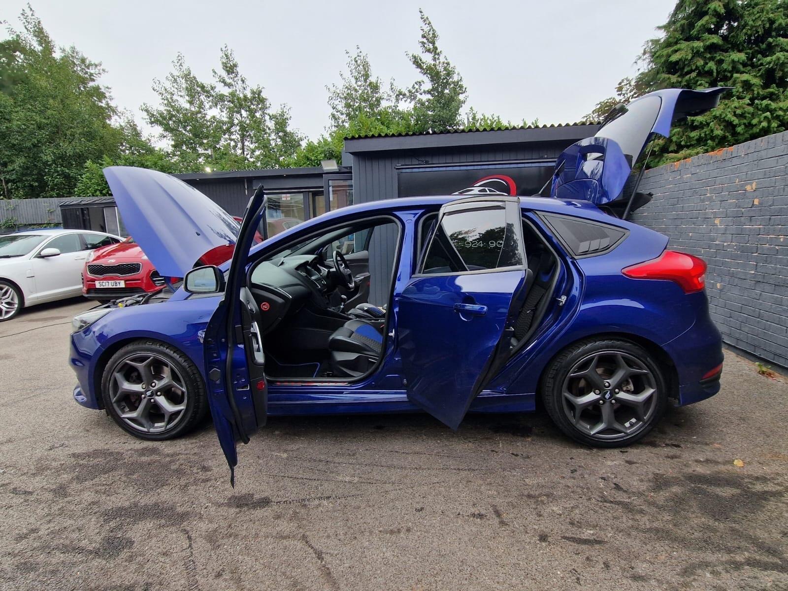 Ford Focus - Image 15