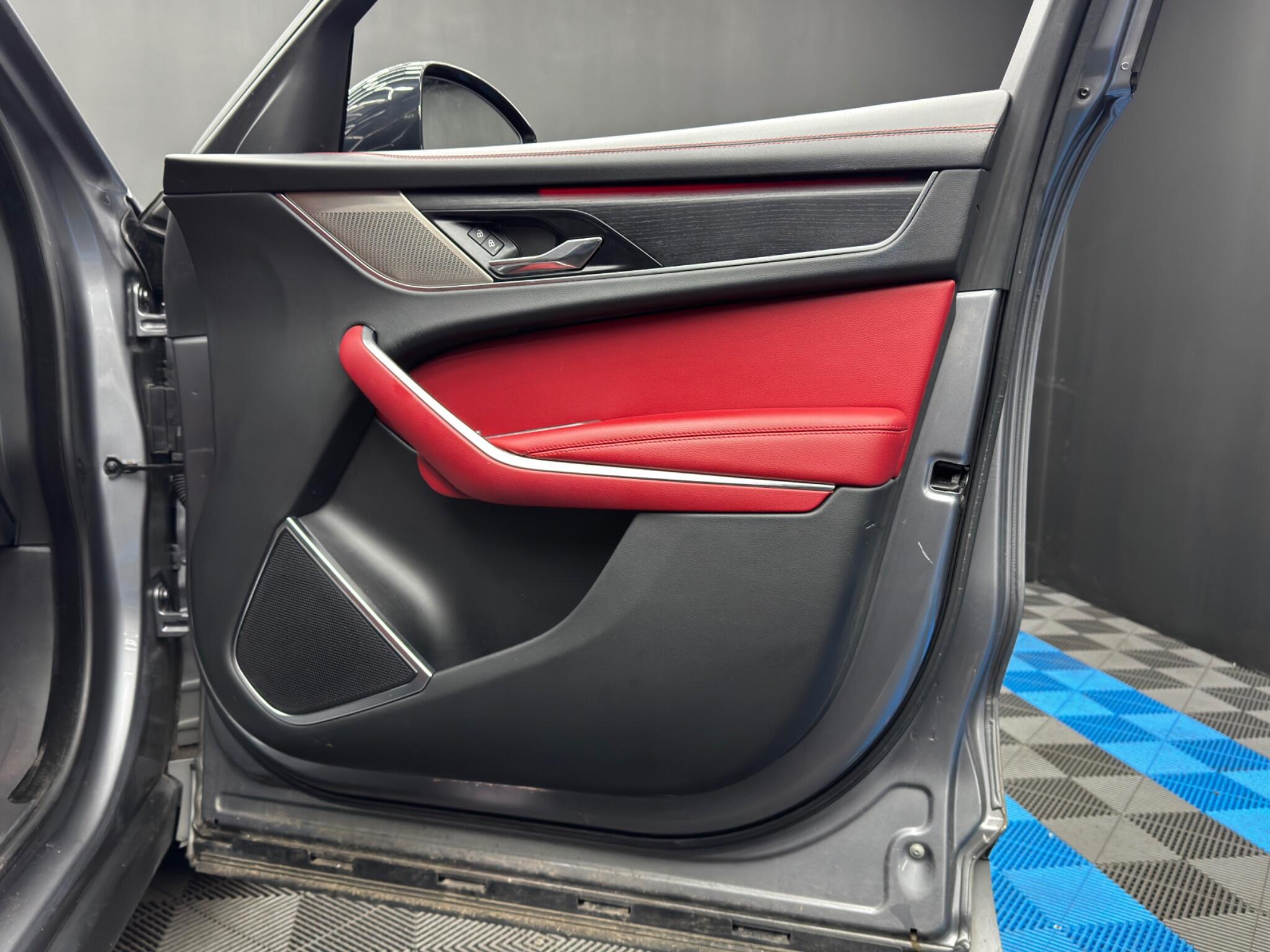 Jaguar F-Pace - Image 41