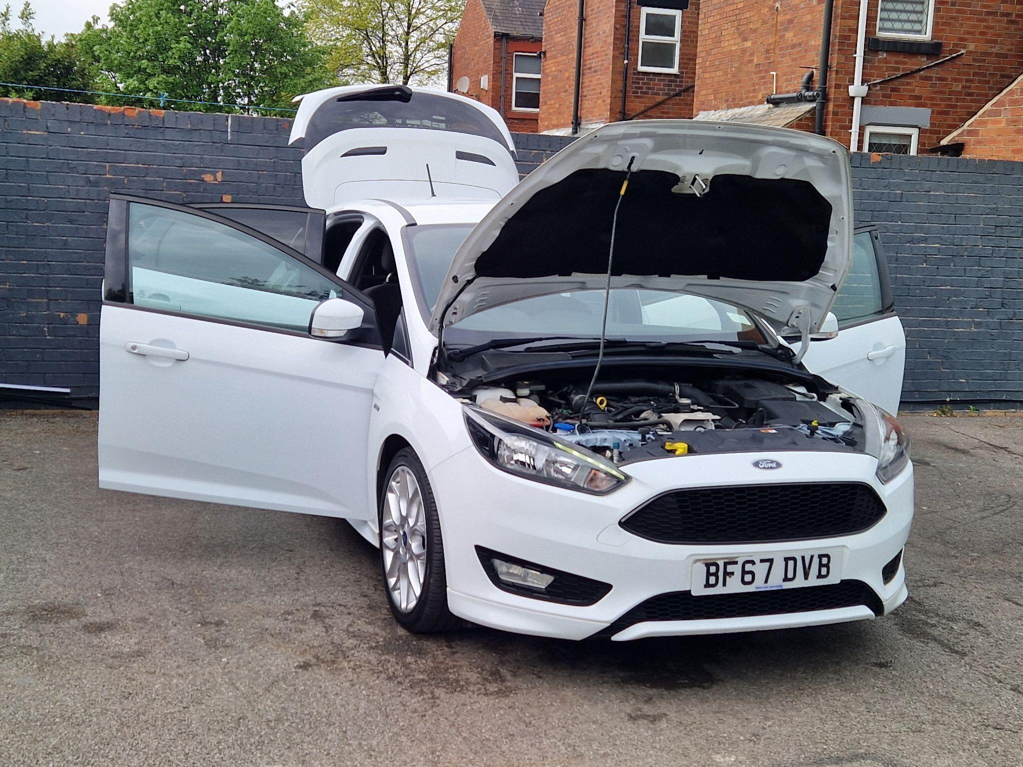 Ford Focus - Image 12