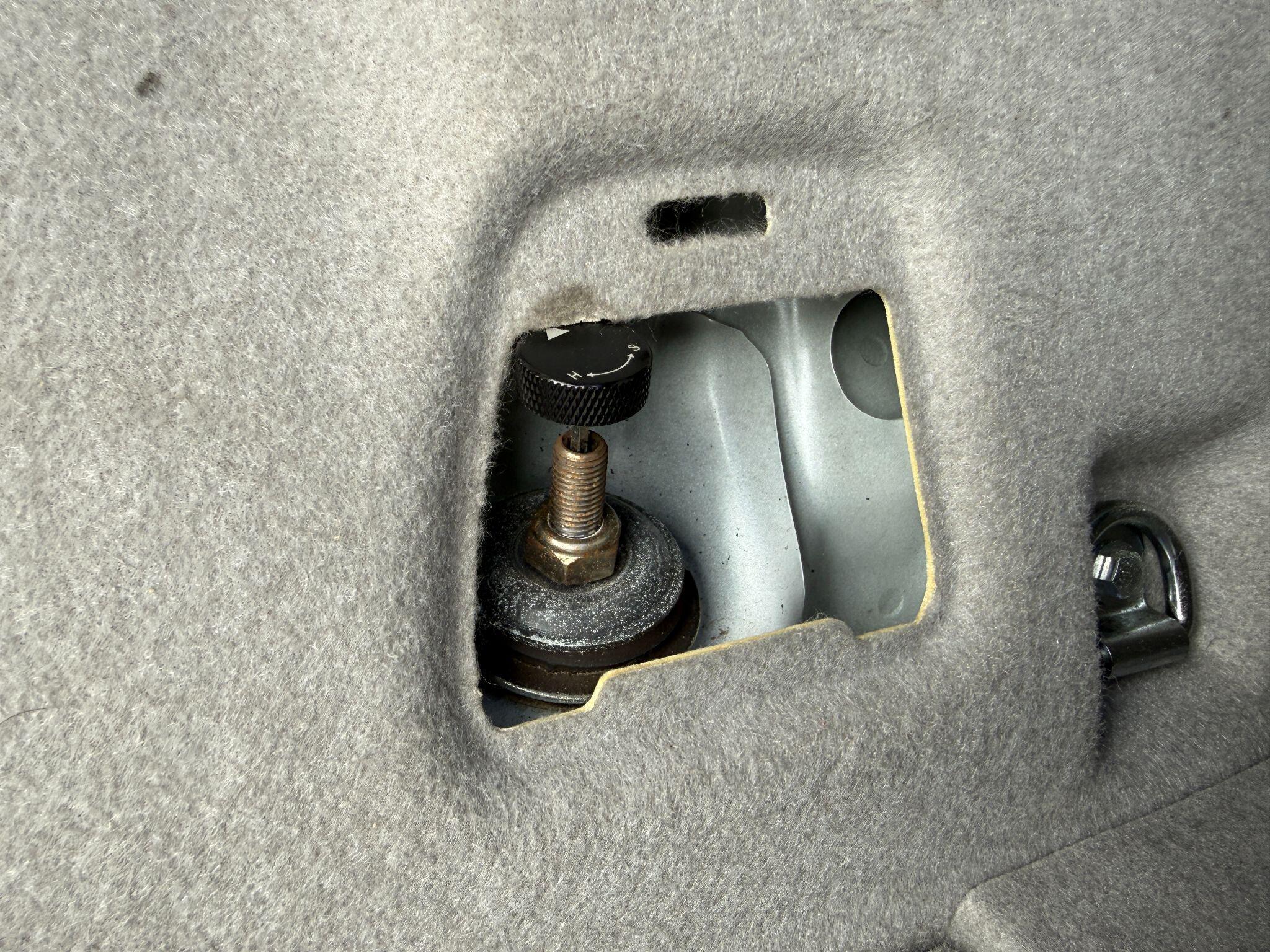 Toyota Prius - Image 56