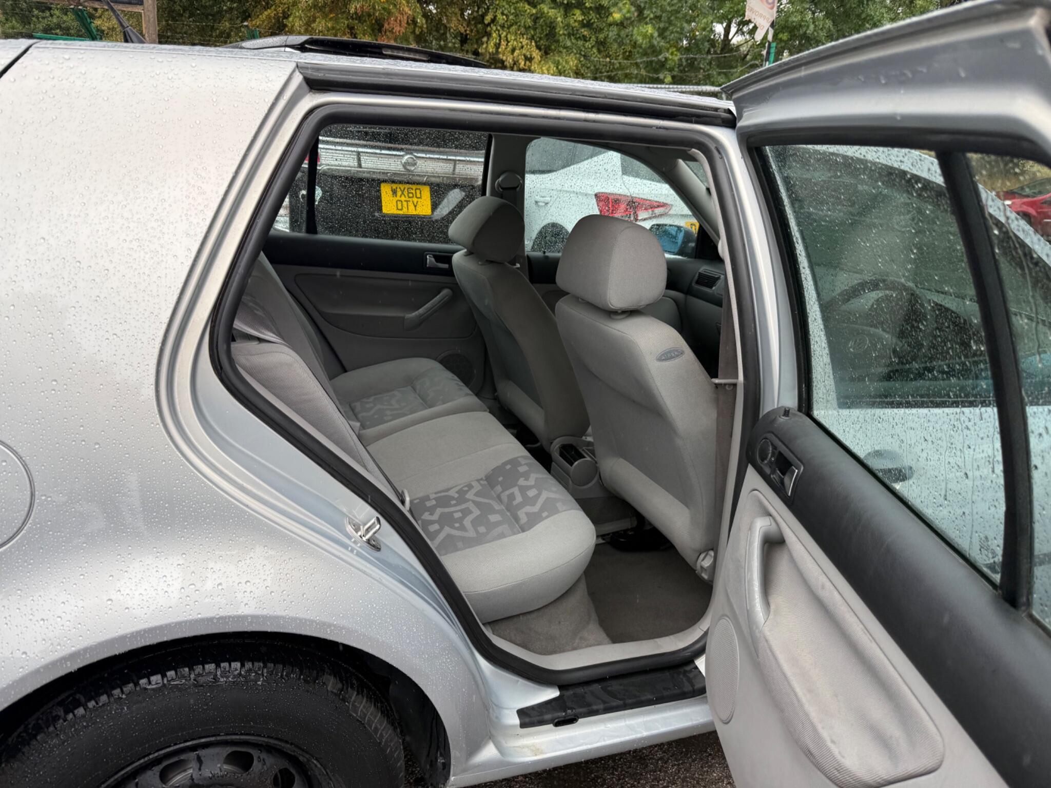 Volkswagen Golf - Image 18