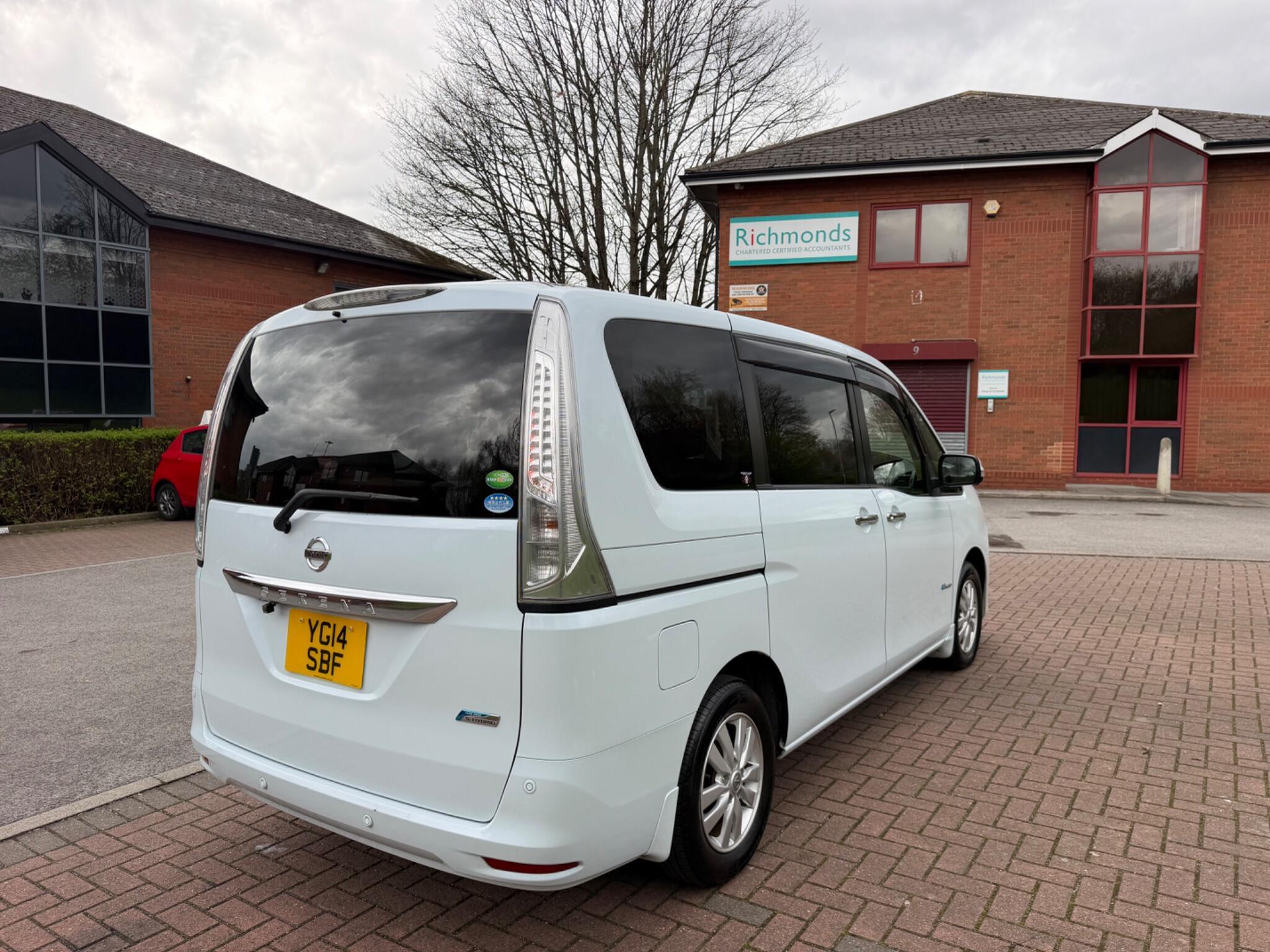 Nissan Serena - Image 21