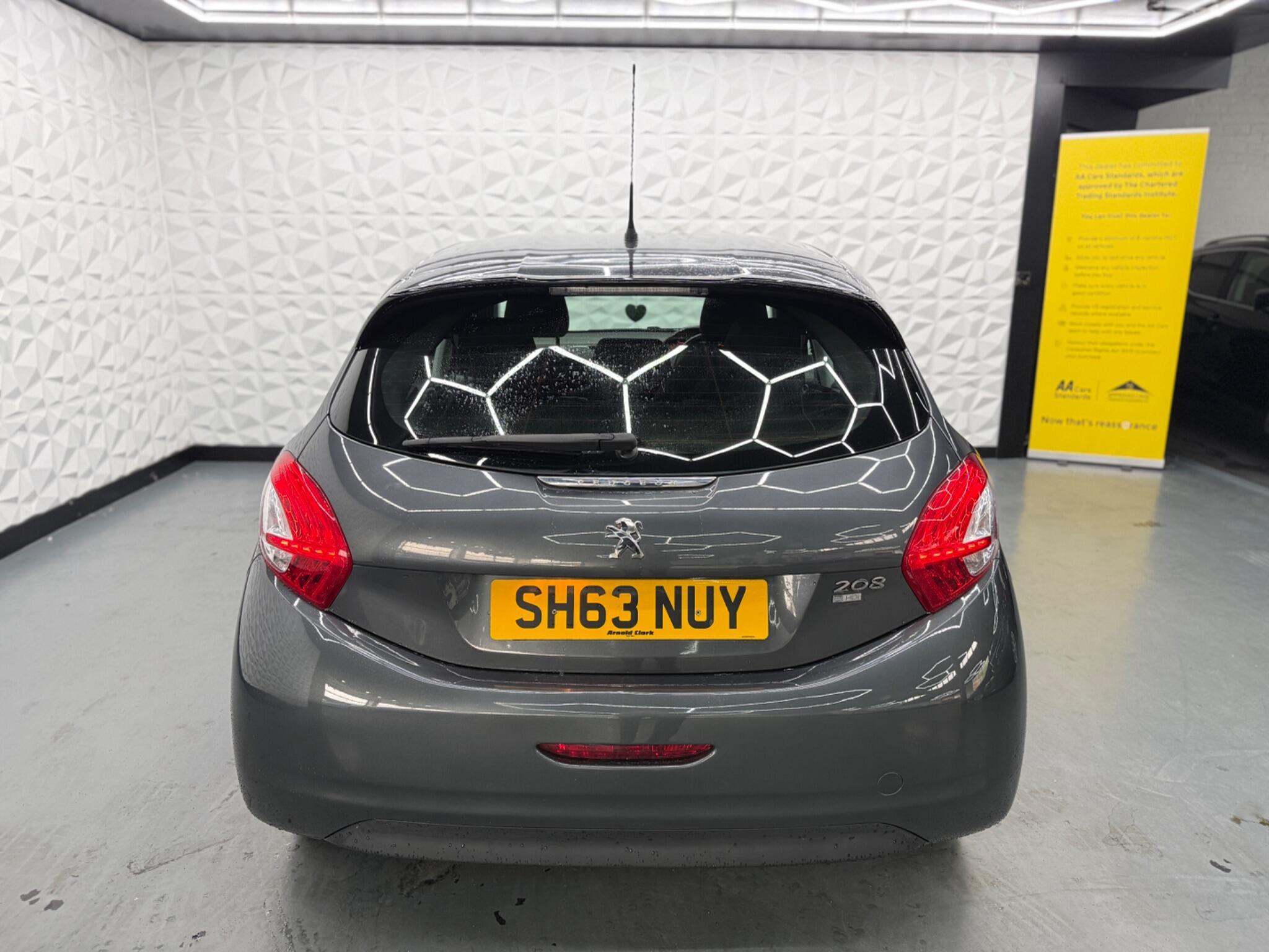 Peugeot 208 - Image 8