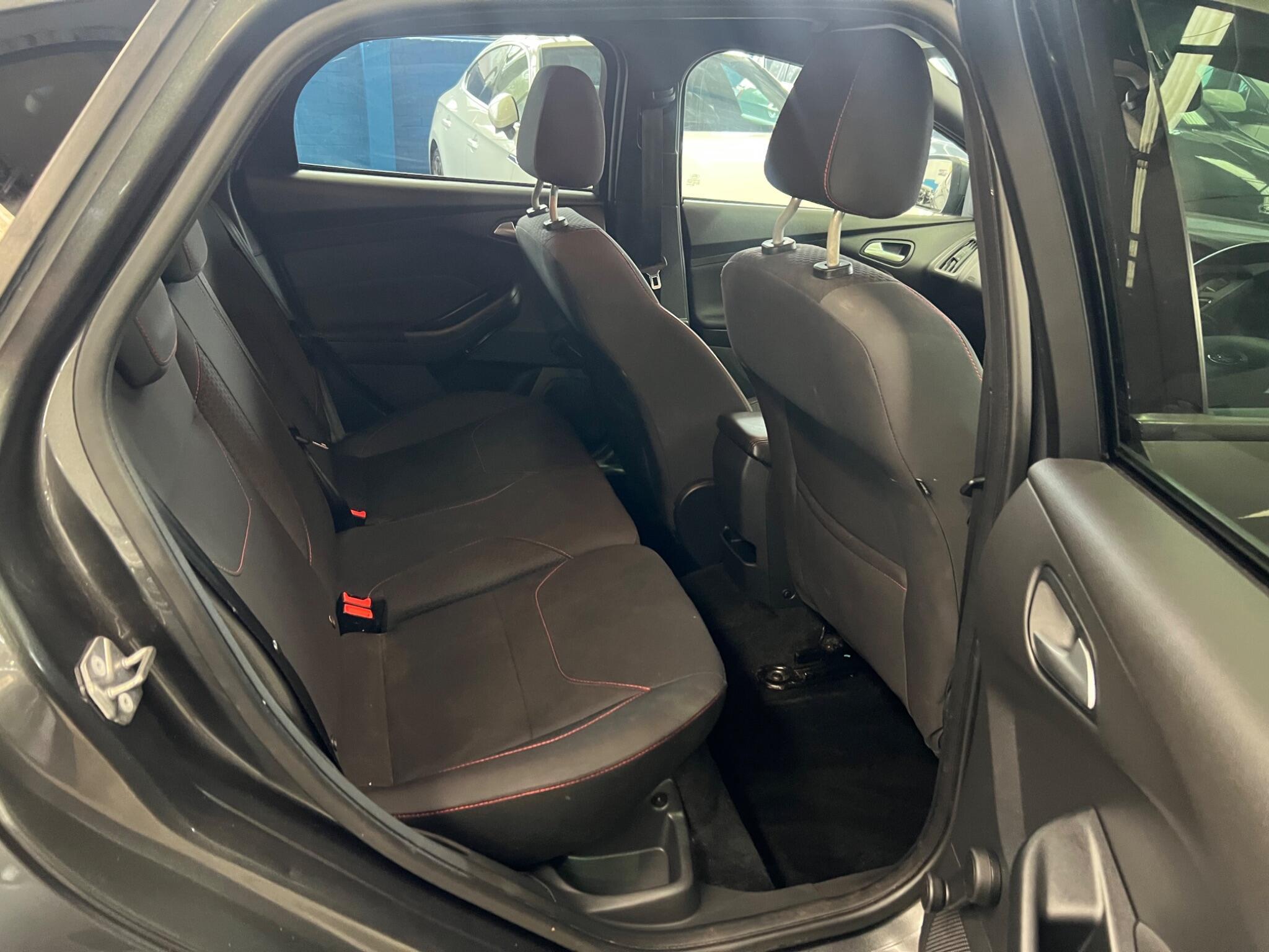 Ford Focus - Image 15