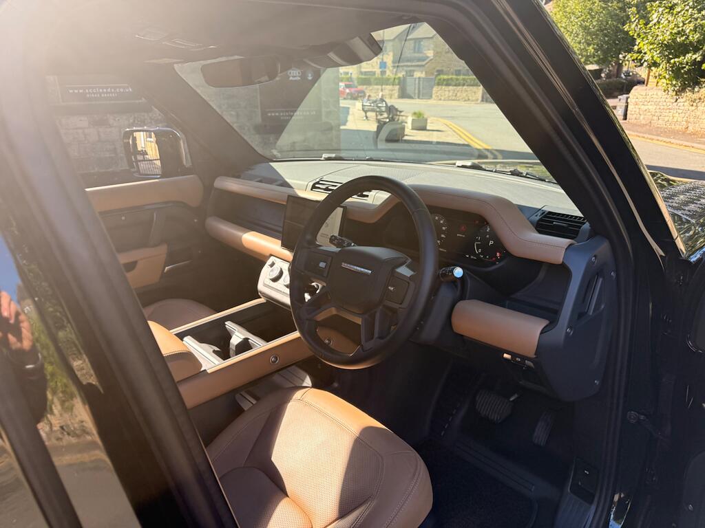 Land Rover Defender 110 - Image 19