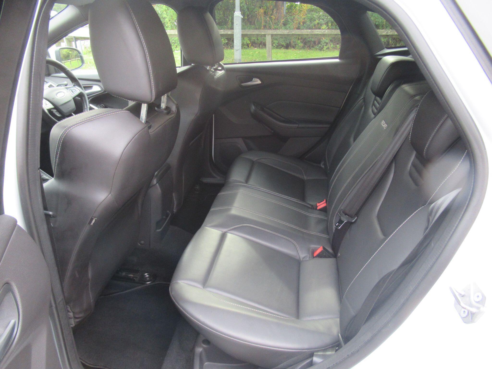 Ford Focus - Image 18
