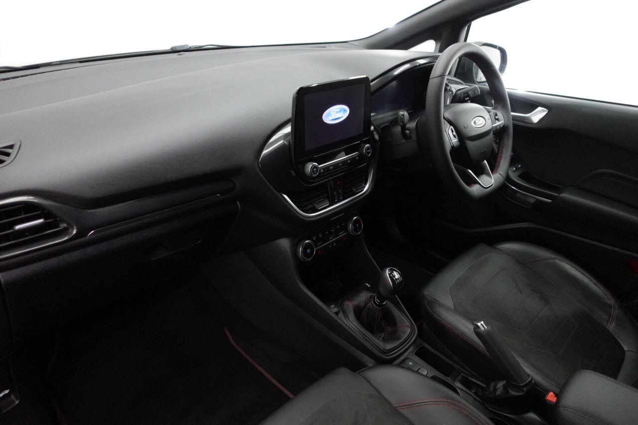 Ford Fiesta - Image 17