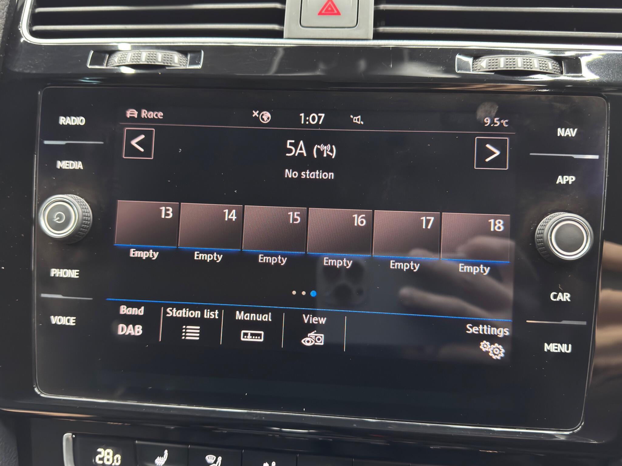 Volkswagen Golf - Image 34