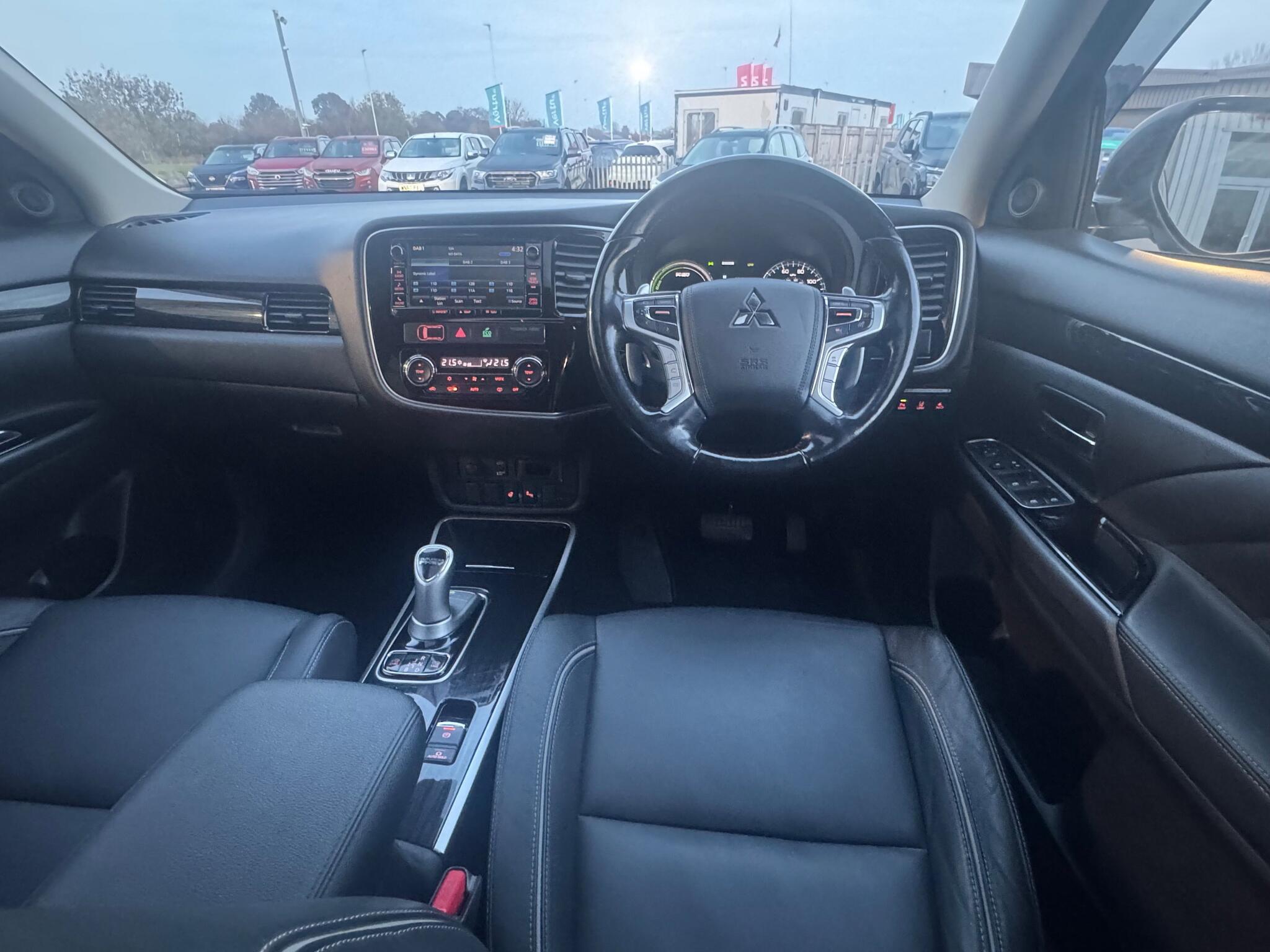 Mitsubishi Outlander - Image 20