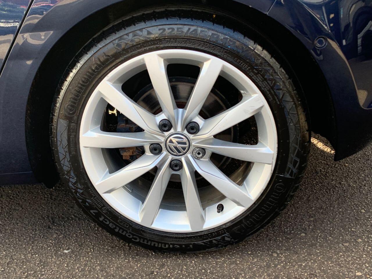 Volkswagen Golf - Image 11