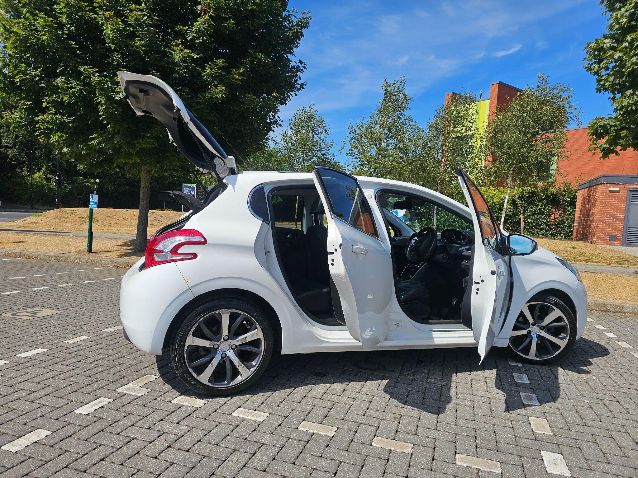 Peugeot 208 - Image 4