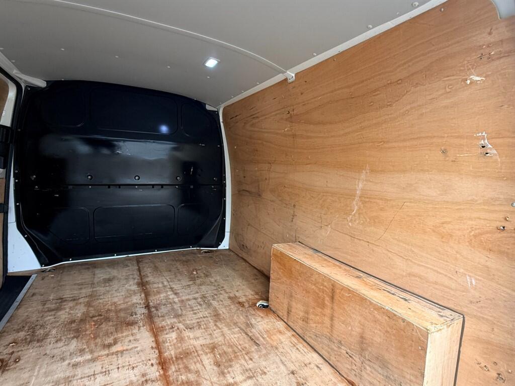 Volkswagen Transporter - Image 11