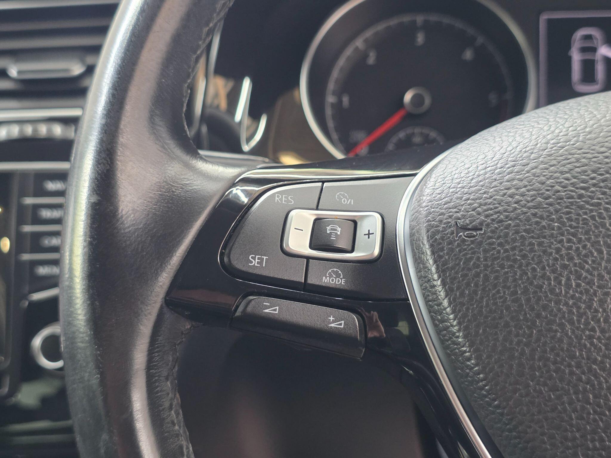 Volkswagen Golf - Image 22