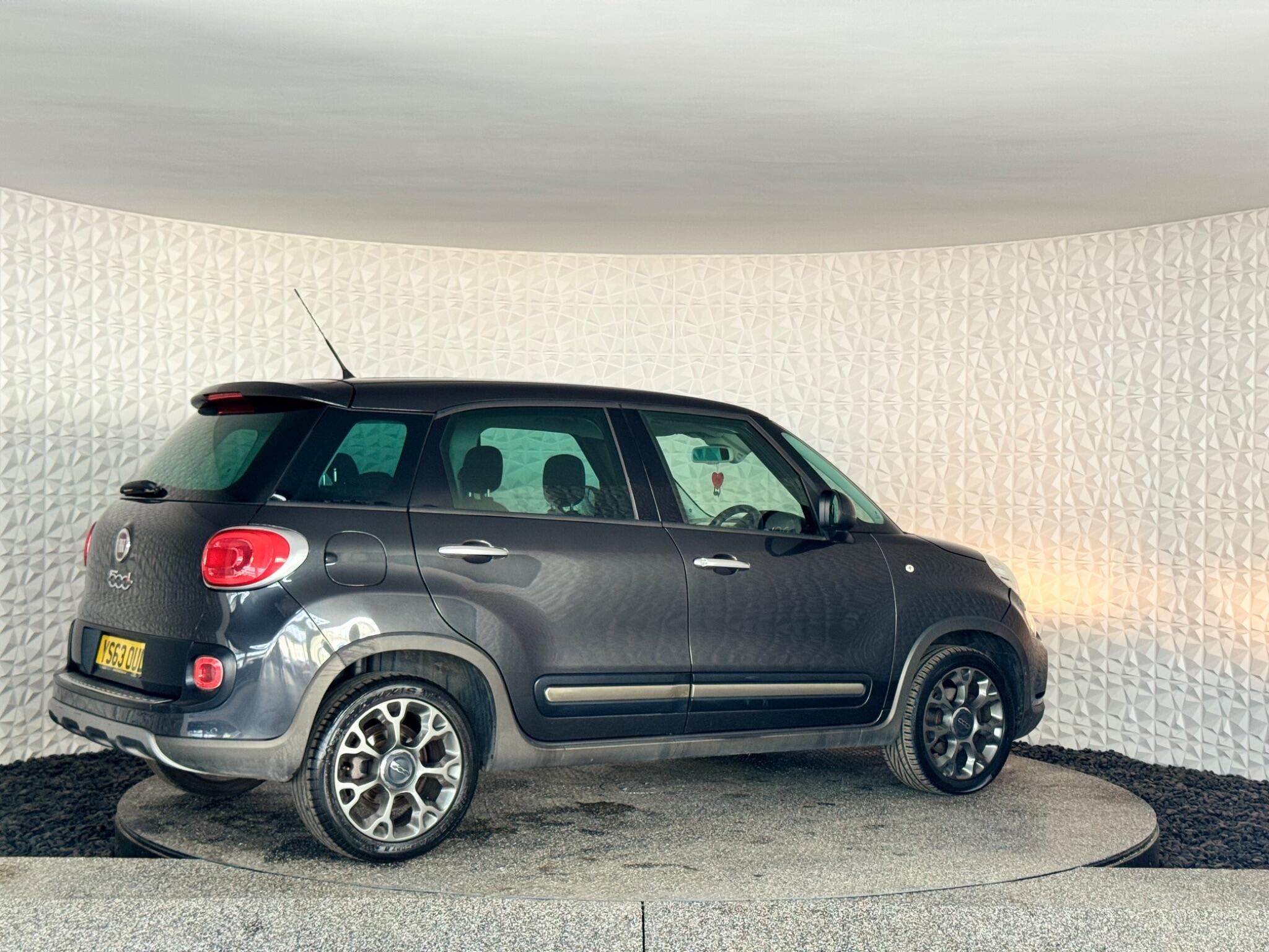 Fiat 500L - Image 10