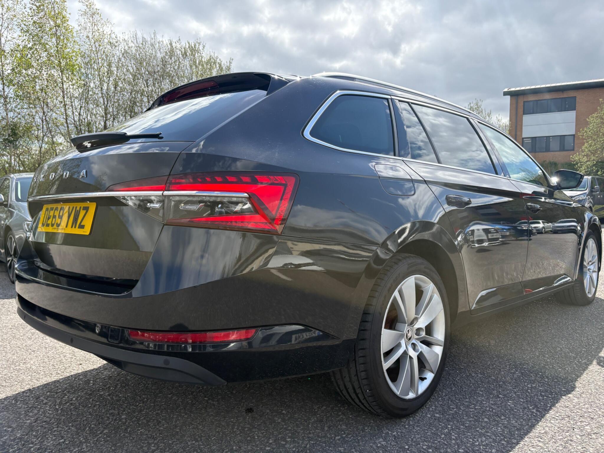 Skoda Superb - Image 19