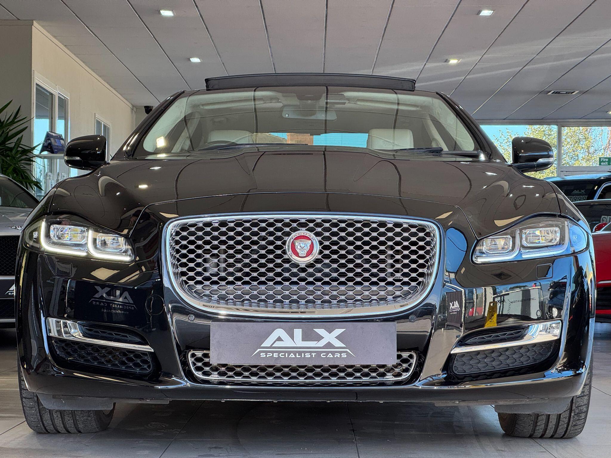 Jaguar XJ - Image 8