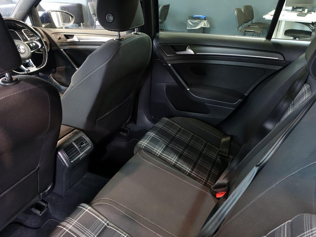 Volkswagen Golf - Image 16