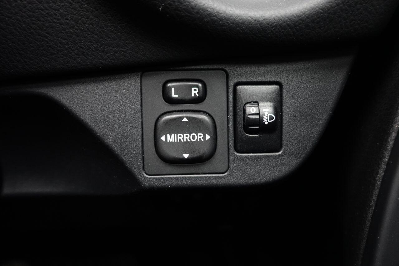 Toyota Yaris - Image 39