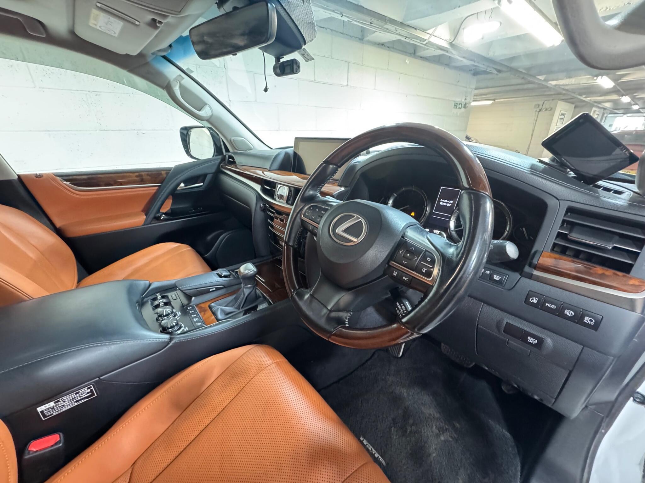 Lexus LX - Image 9