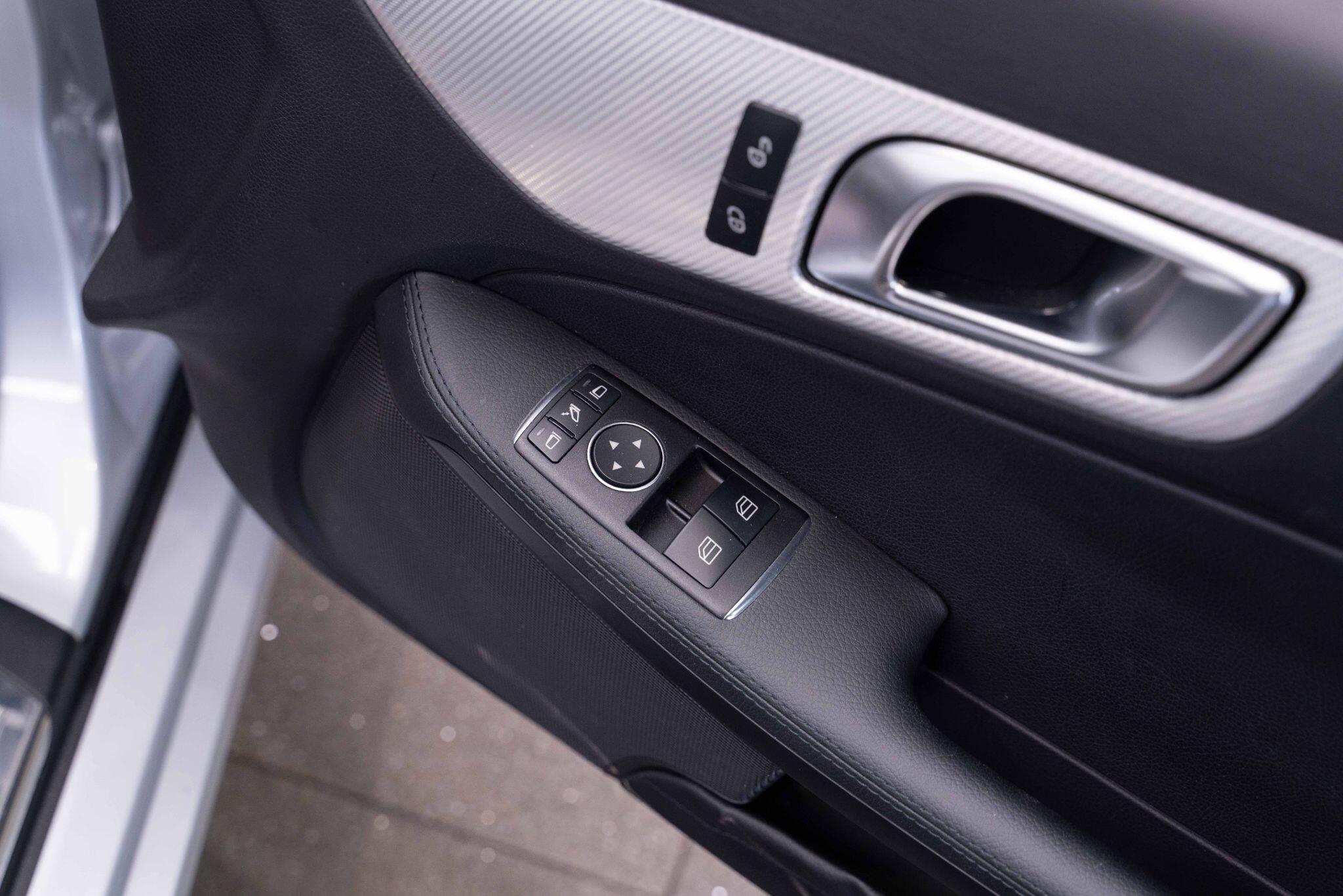 Mercedes SLC - Image 19