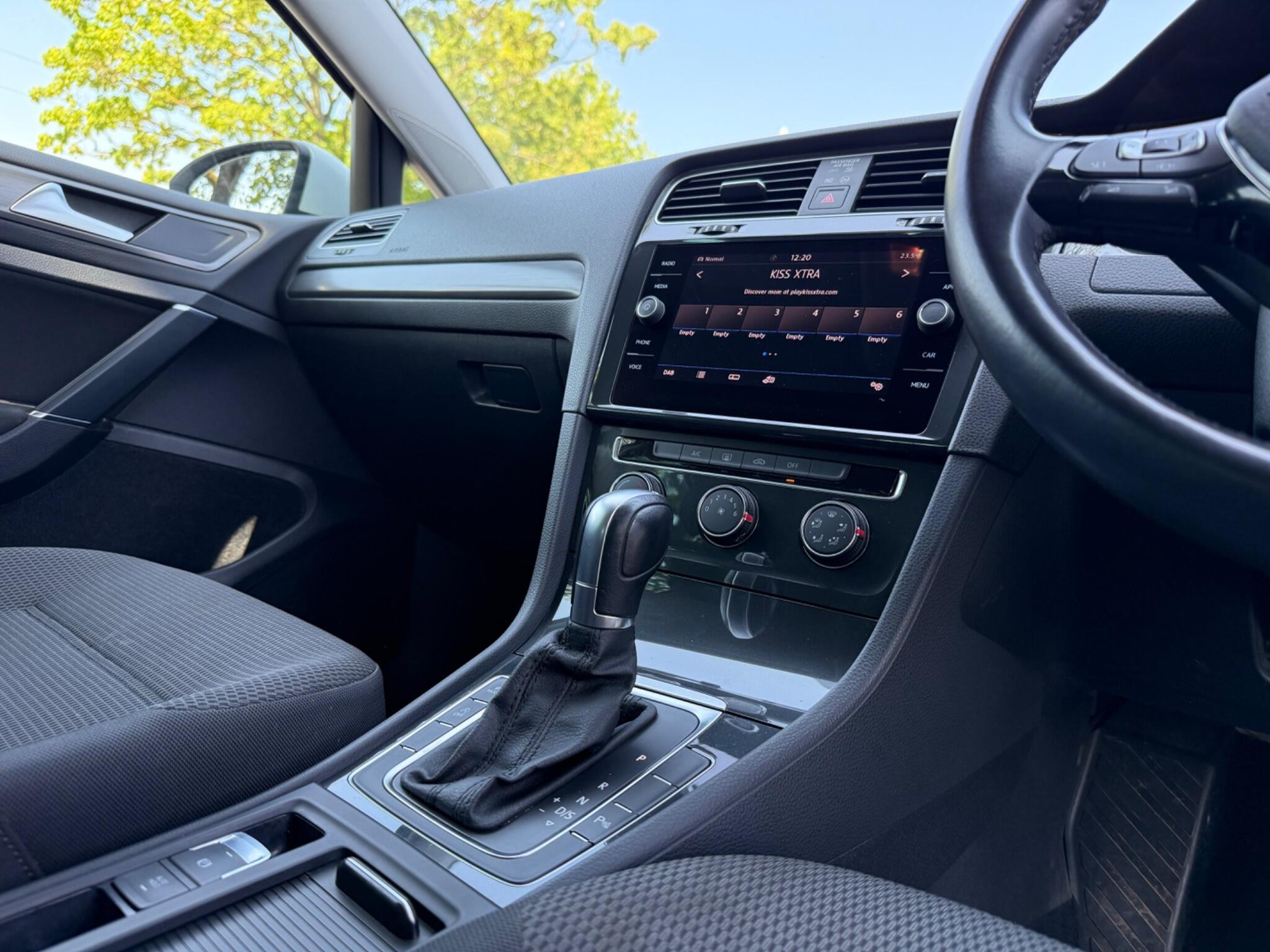 Volkswagen Golf - Image 9