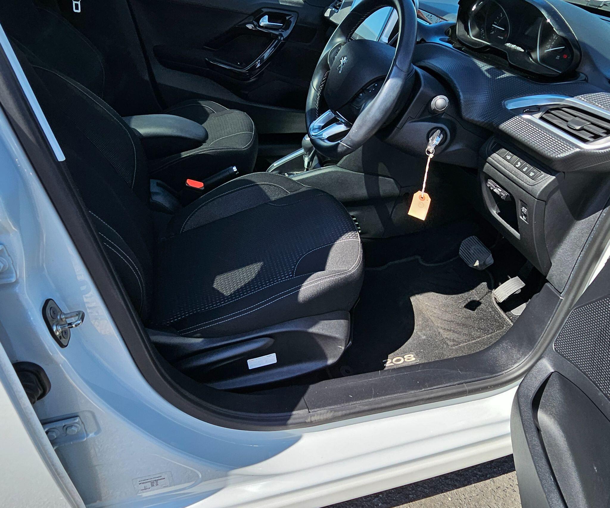 Peugeot 208 - Image 15