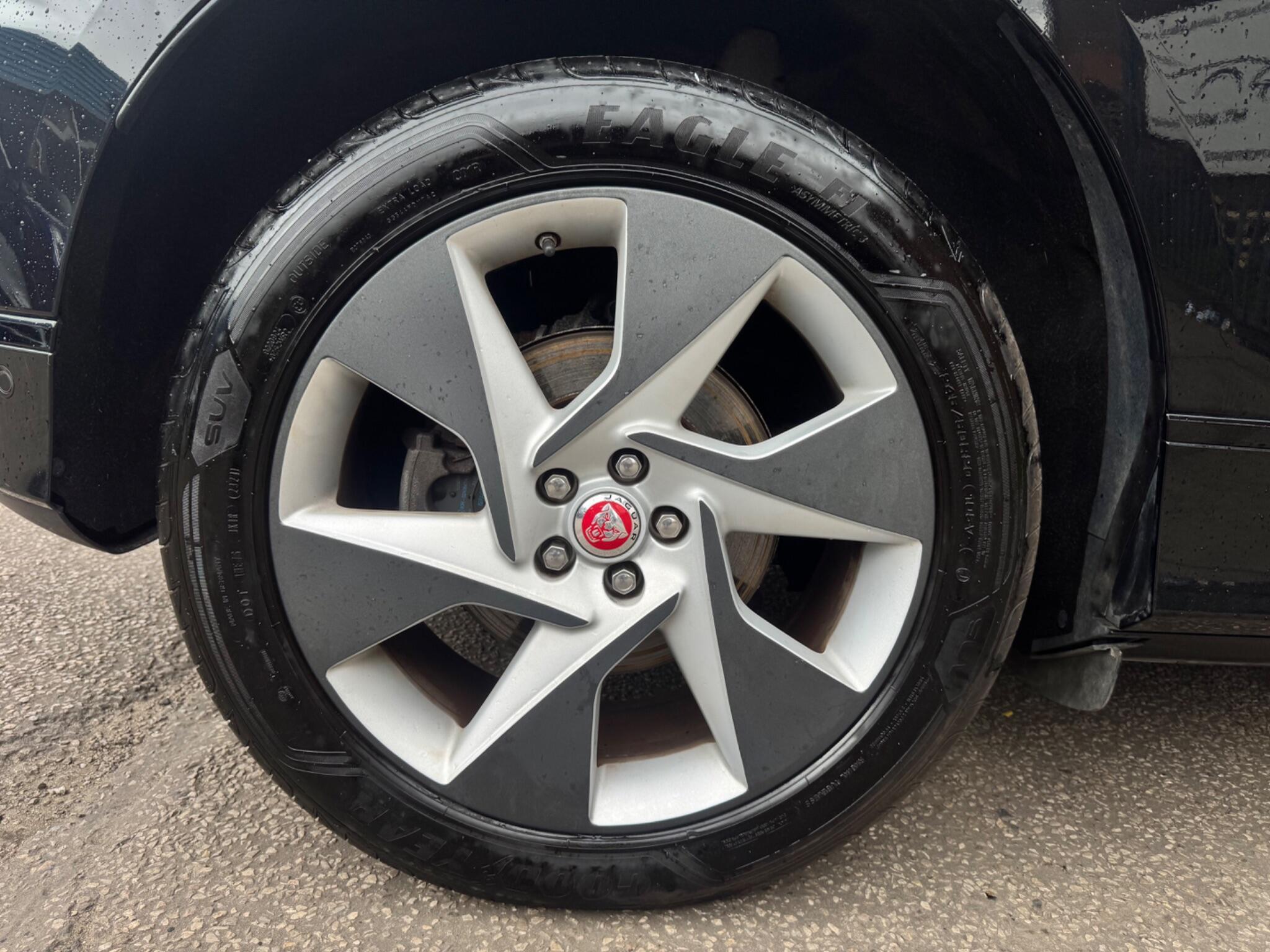 Jaguar I-Pace - Image 44